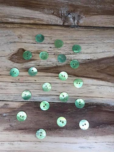 20 Green Dyed Mother of Pearl Buttons
