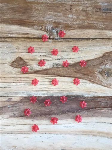 20 Small Red Flat Daisy Lucite Flower Bead