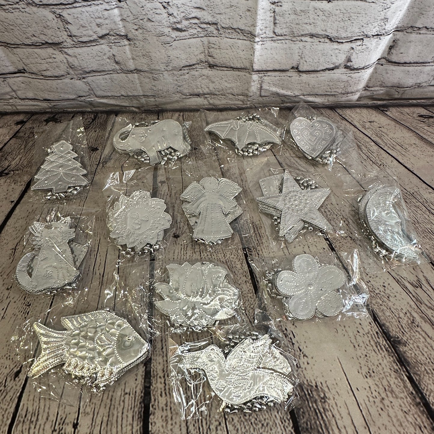 Aluminium Stamped Sitting Fish String Wall Hangings Home Decoration7
