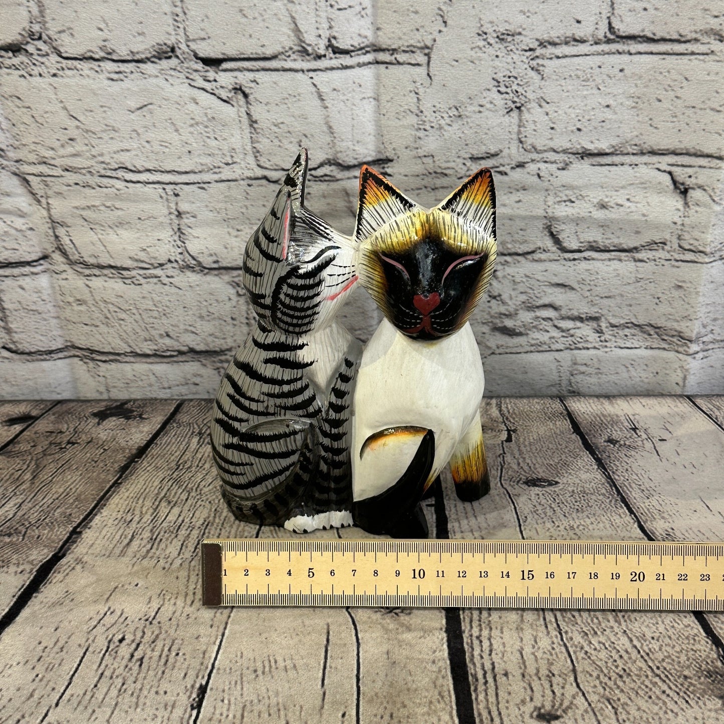 20cm x 15cm Siamese / Grey Style Painted Wooden Hand Carved Kissing Cat Wooden
