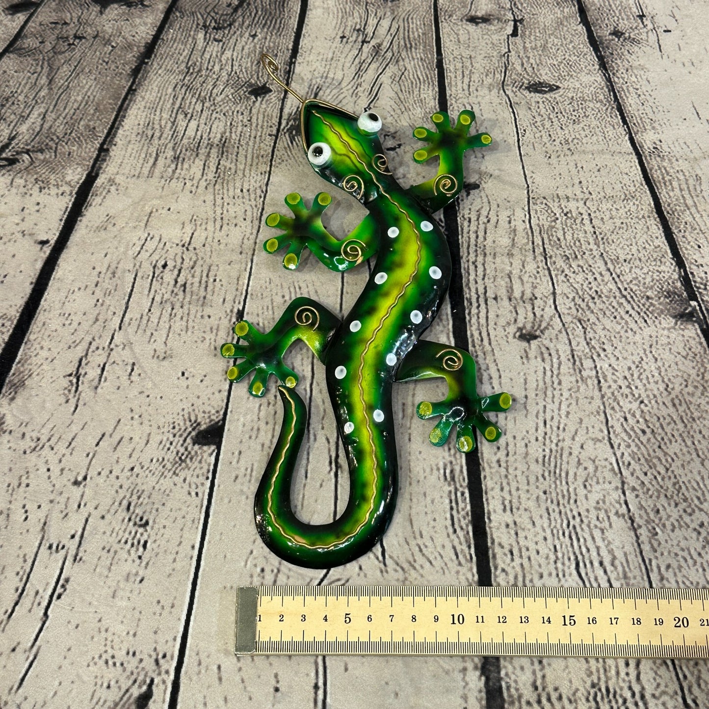25cm x 12cm Green Gecko Lizard Metal Tin Wall Hanging Ornament Painted Statue