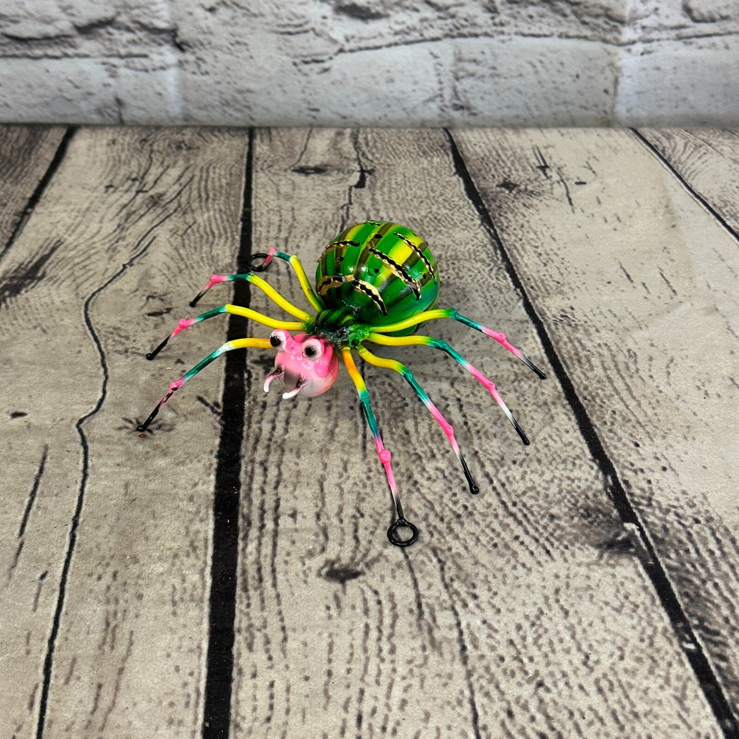 12cm x 8cm Green Pink Spider Bug Metal Tin Wall Hanging Ornament Painted Statue
