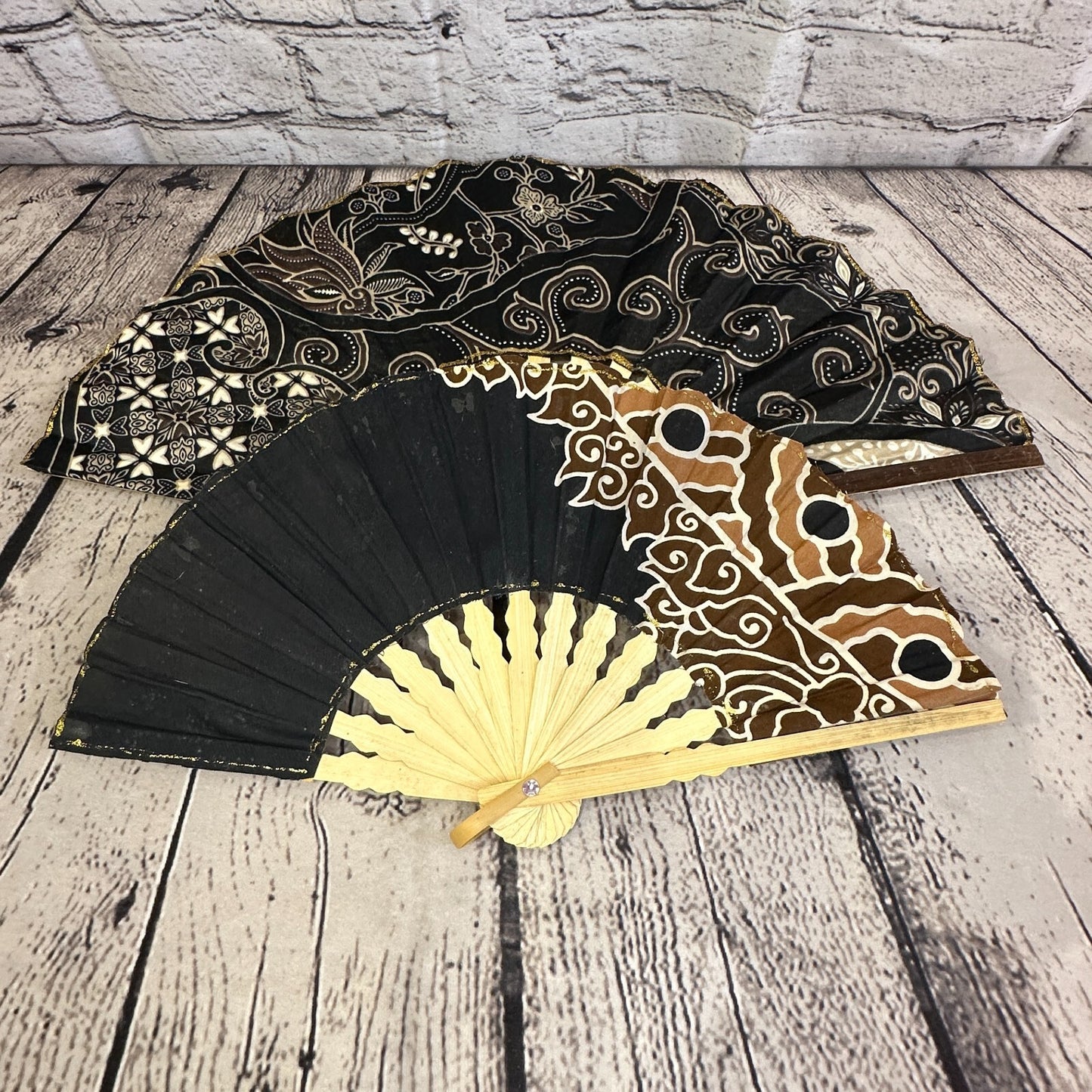 45cm x 25cm Handheld Folding Fans Fabric Fan Bamboo Dance Party Wedding Cosplay