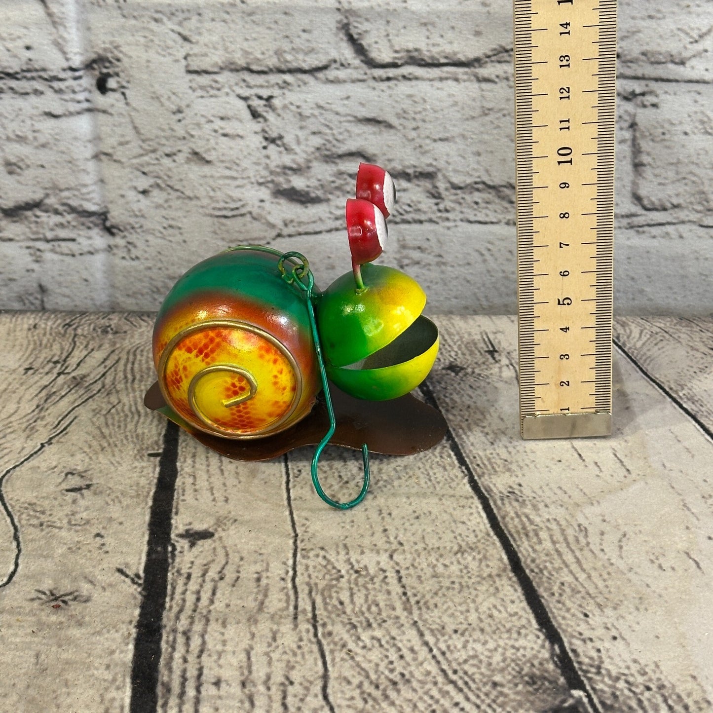 10cm x 10cm Green Snail Bug Cartoon Hanging Hook Ornament Painted Statue