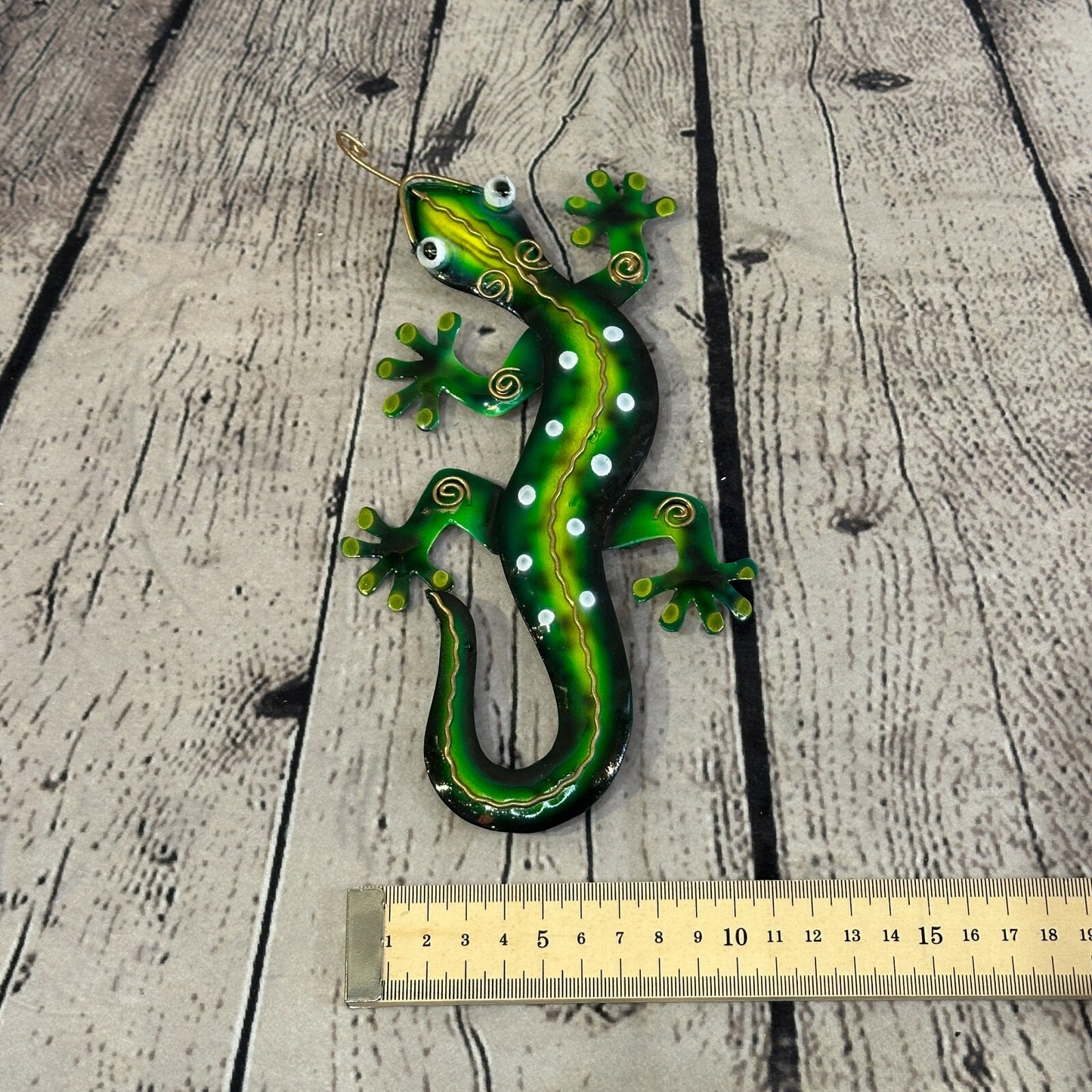 20cm x 10cm Green Gecko Lizard Metal Tin Wall Hanging Ornament Painted Statue
