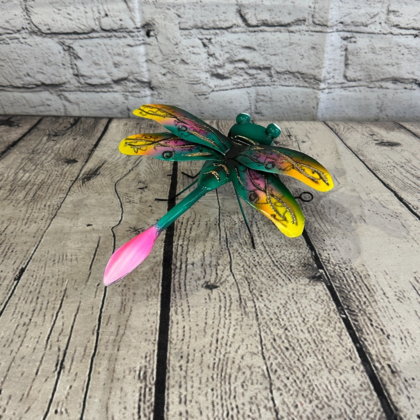 20cm x 15cm Green Dragonfly Bug Metal Tin Wall Hanging Ornament Painted Statue