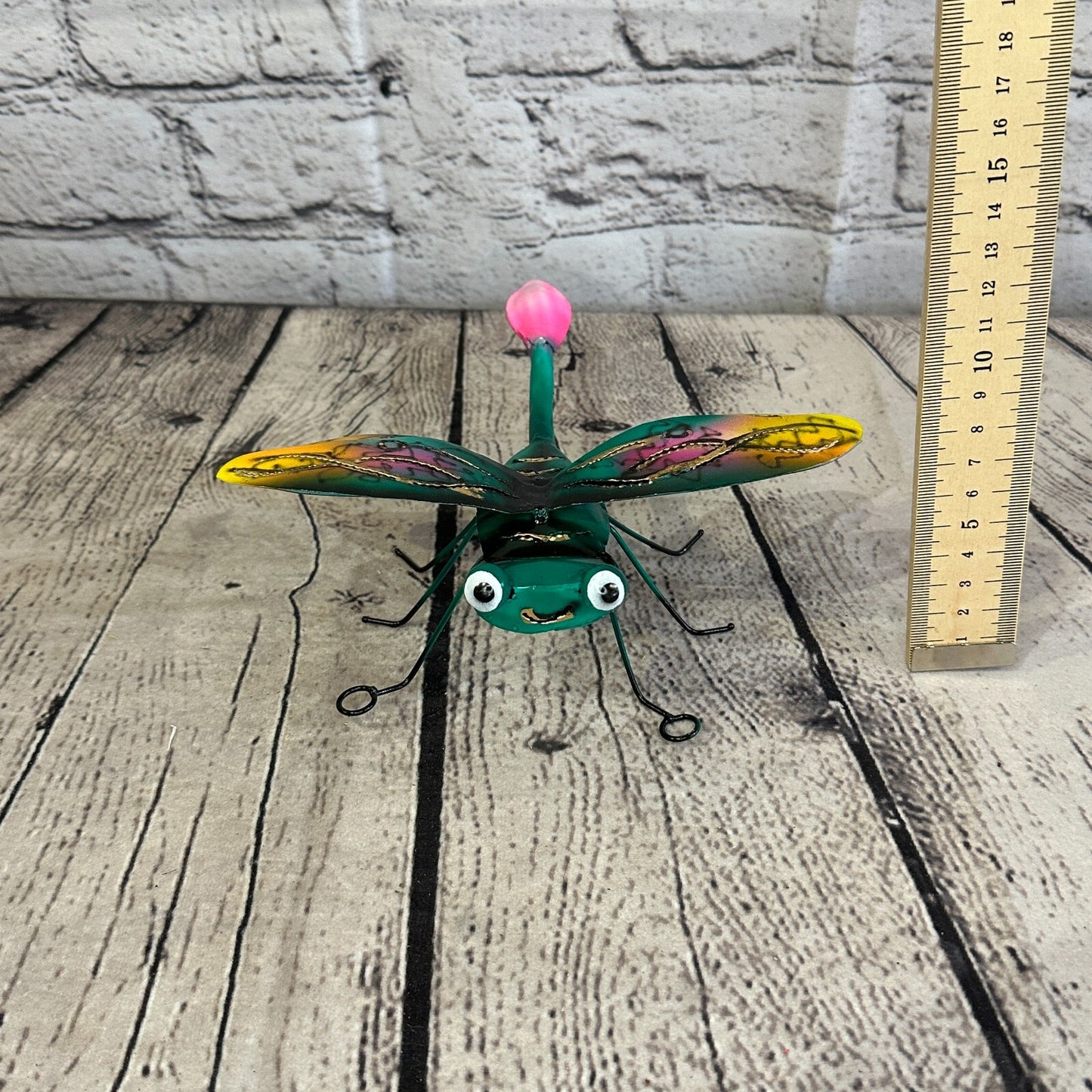 20cm x 15cm Green Dragonfly Bug Metal Tin Wall Hanging Ornament Painted Statue