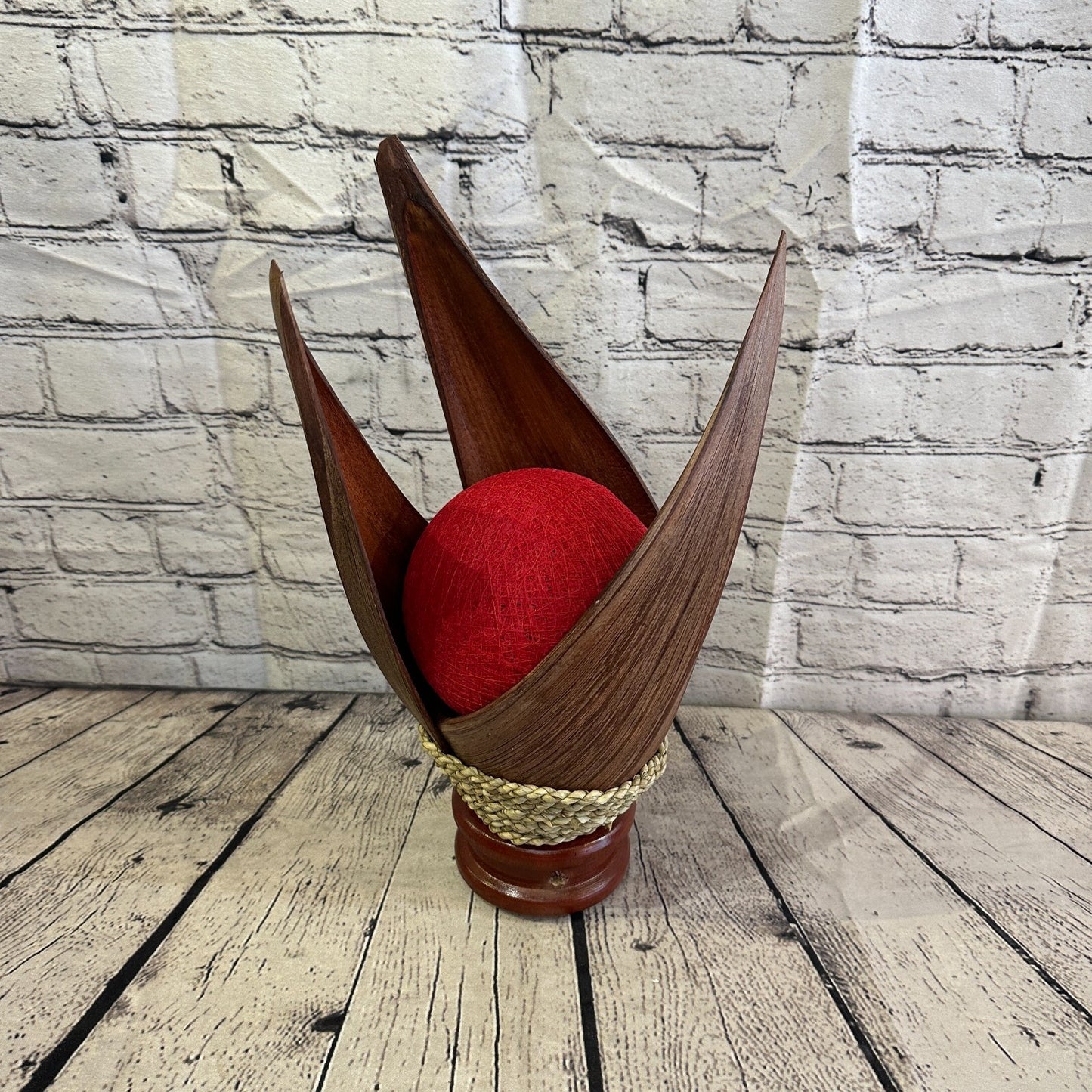 Red Light Brown Natural 40cm Tall Leaf Lamp Twist LED UK Mains Plug Design 1