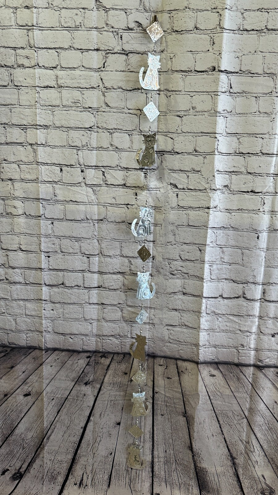 Aluminium Stamped Sitting Cat String Wall Hangings Home Decoration