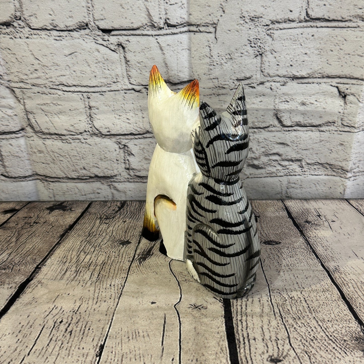 20cm x 15cm Siamese / Grey Style Painted Wooden Hand Carved Kissing Cat Wooden