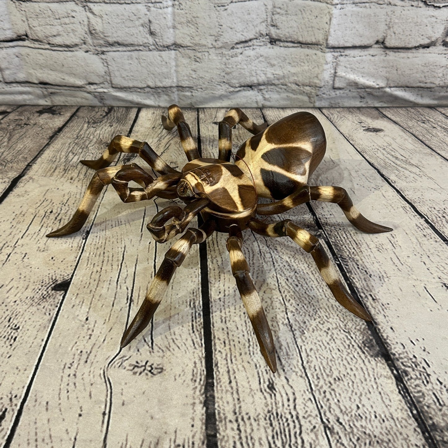 30cm x 25cm Wooden Spider Carving Hand Carved Walking Spider Tarantula Statue
