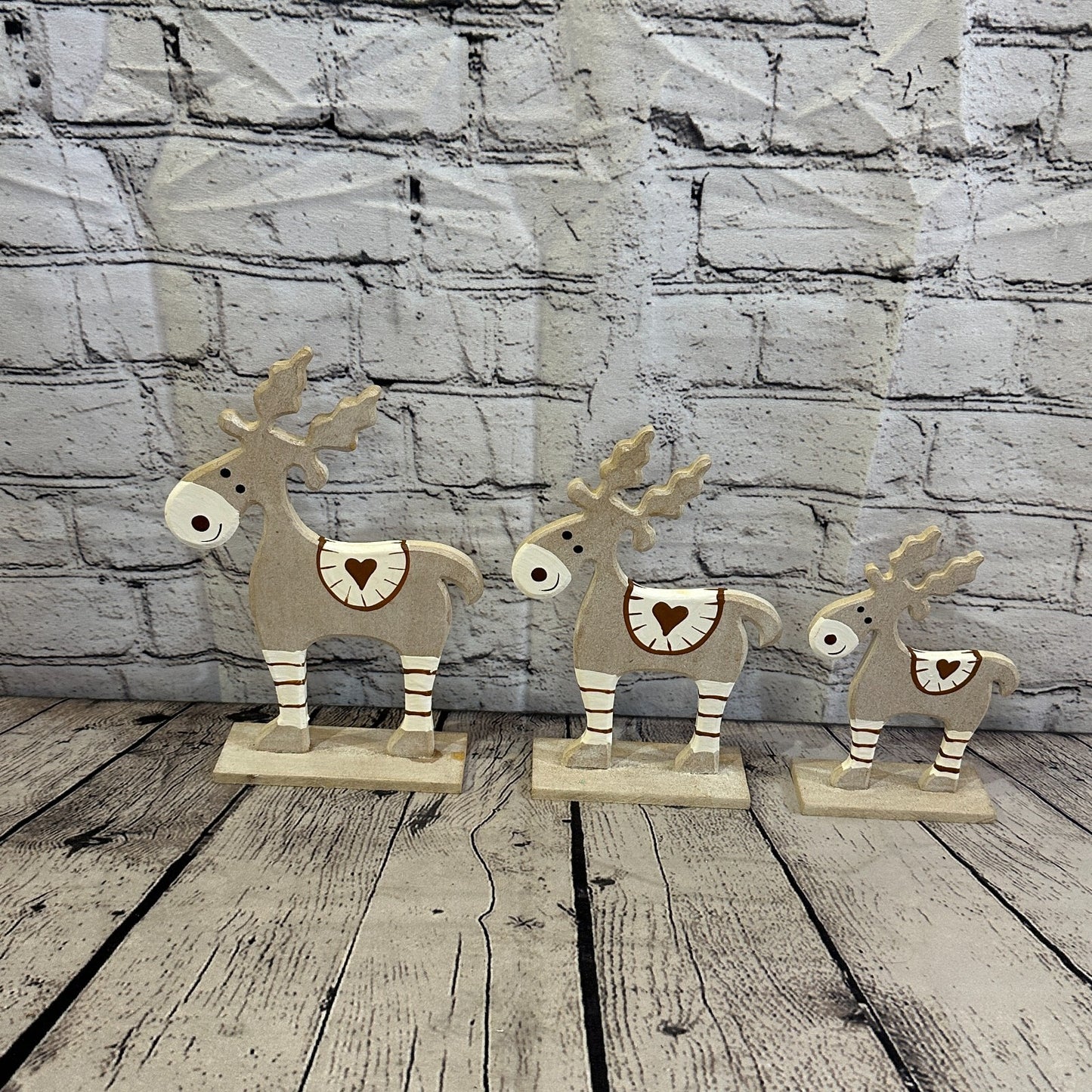 22cm x 14cm Grey Handcrafted Wood Reindeer Xmas Christmas Ornament Antlers