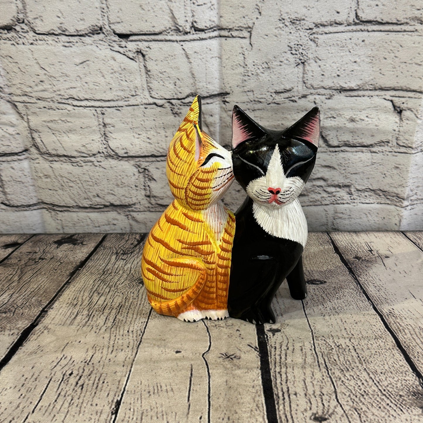 20cm x 15cm Orange / Black Style Painted Wooden Hand Carved Kissing Cat Wooden