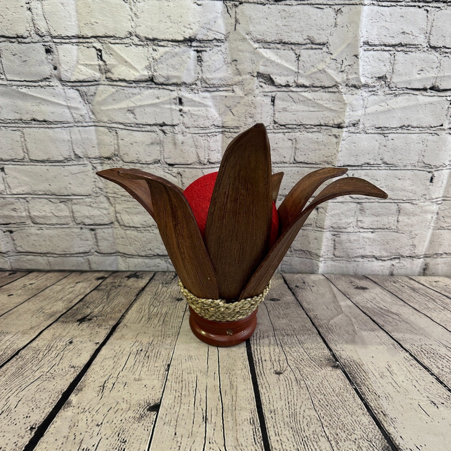 Red Light Brown Natural 40cm Tall Leaf Lamp Twist LED UK Mains Plug Design 5