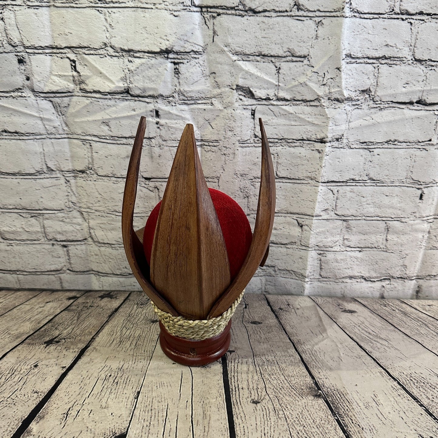 Red Light Brown Natural 35cm Tall Leaf Lamp Twist LED UK Mains Plug Design 3