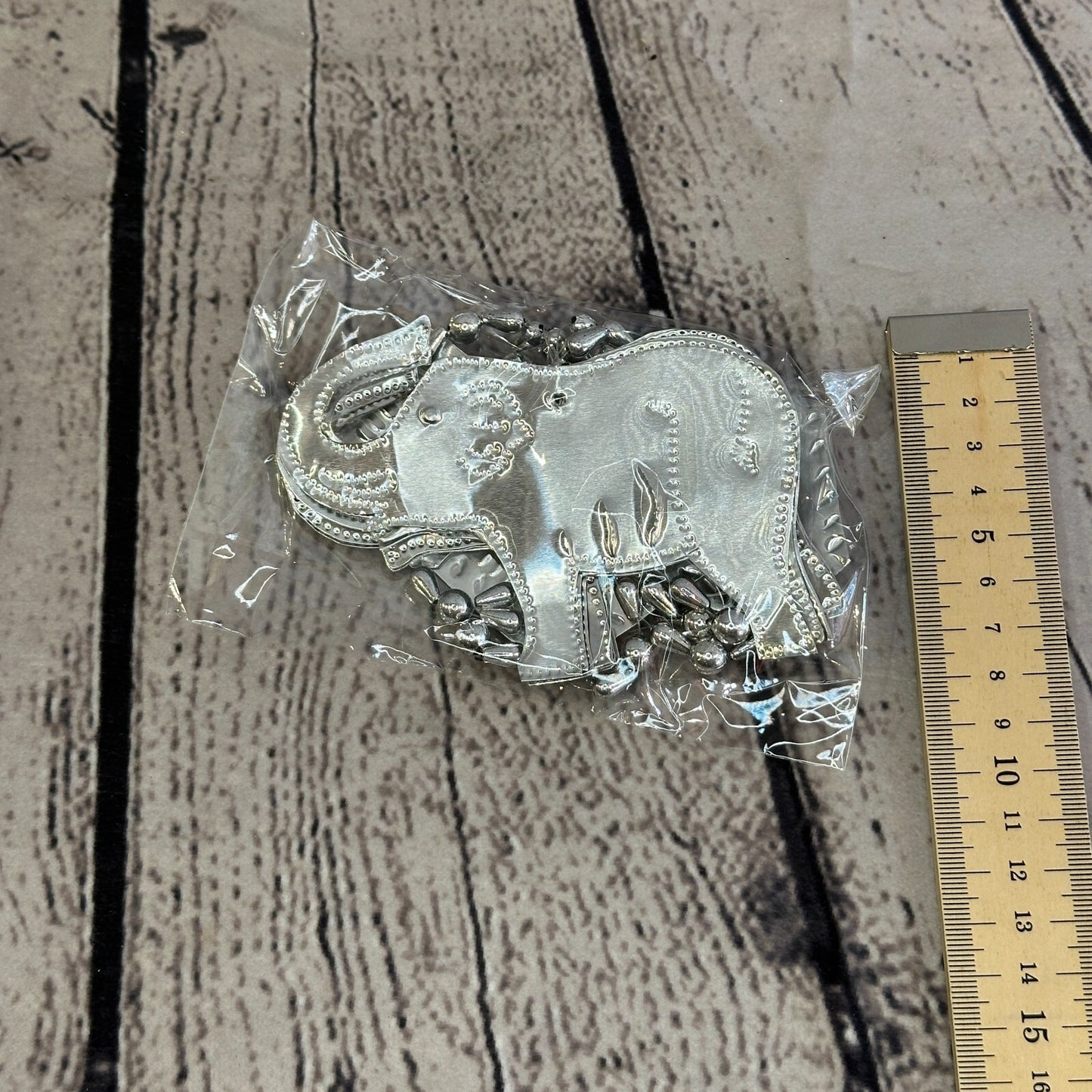 Aluminium Stamped Sitting Elephant String Wall Hangings Home Decoration