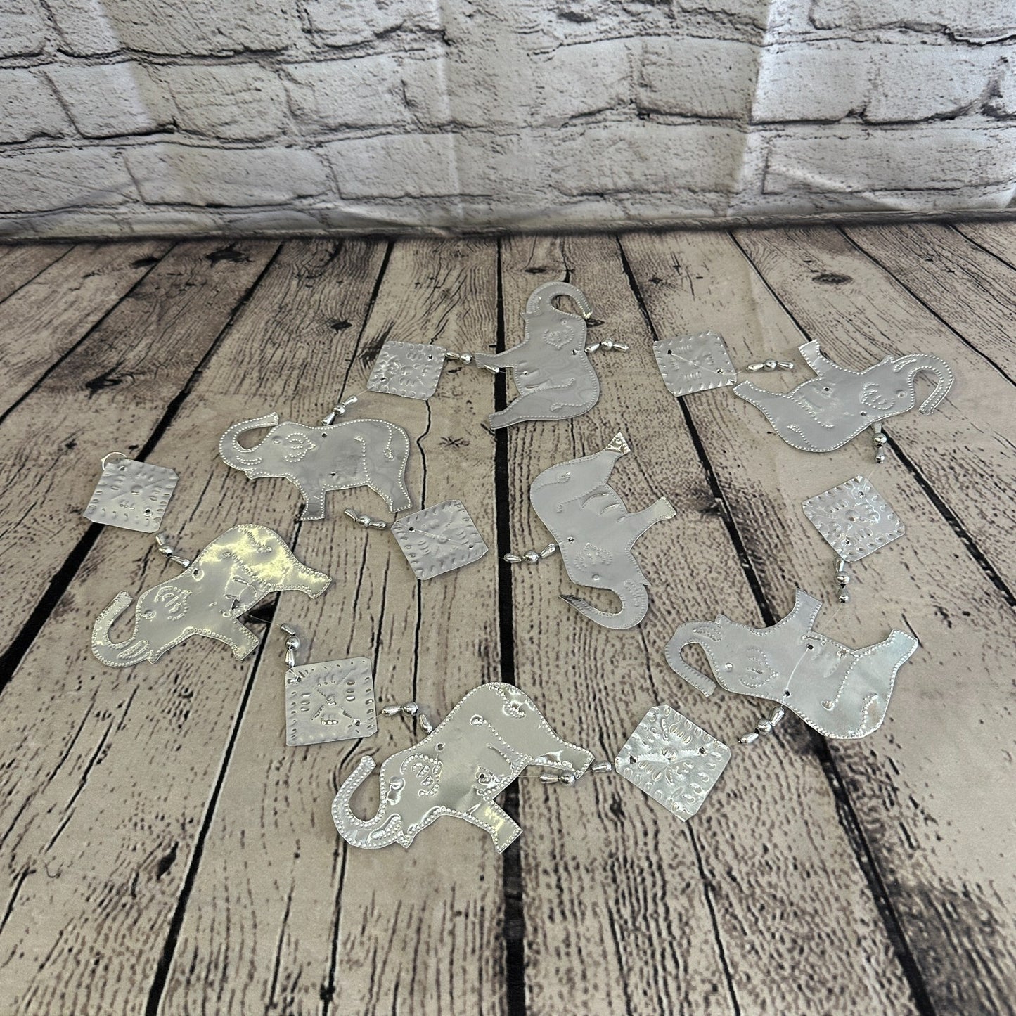 Aluminium Stamped Sitting Elephant String Wall Hangings Home Decoration