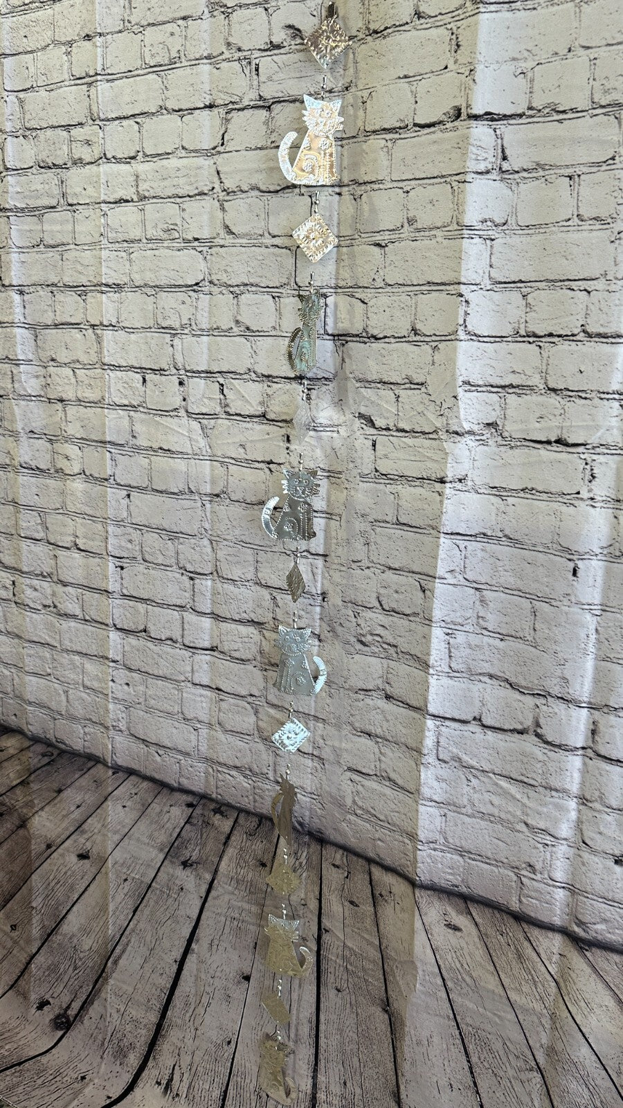 Aluminium Stamped Sitting Cat String Wall Hangings Home Decoration