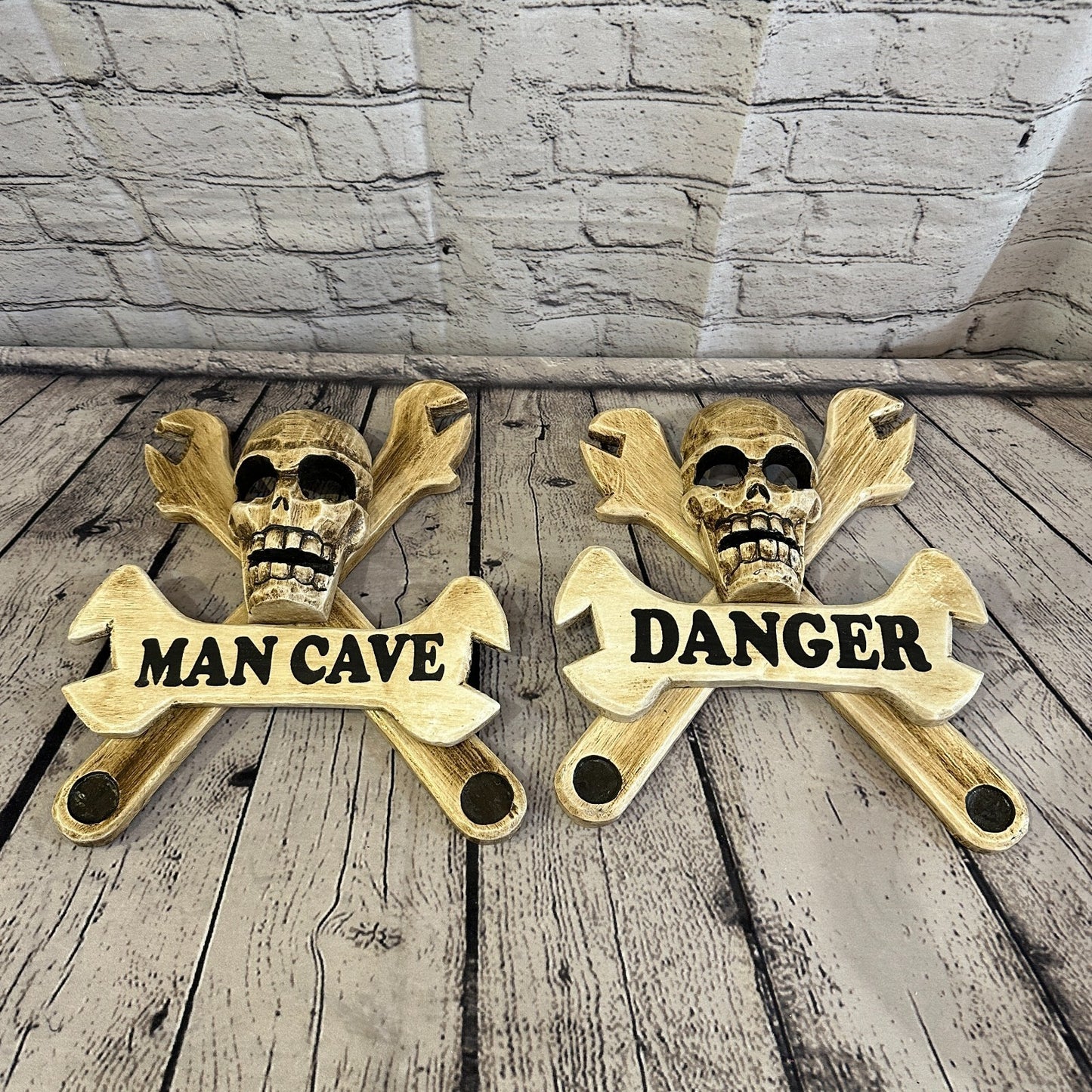 Skull & Crossbones Danger Mechanic Pirate Sign Door Plaque 30cm x 25cm