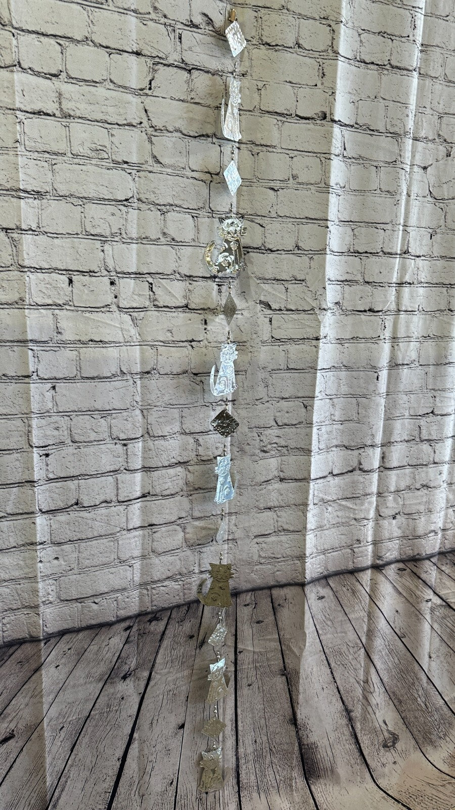 Aluminium Stamped Sitting Cat String Wall Hangings Home Decoration