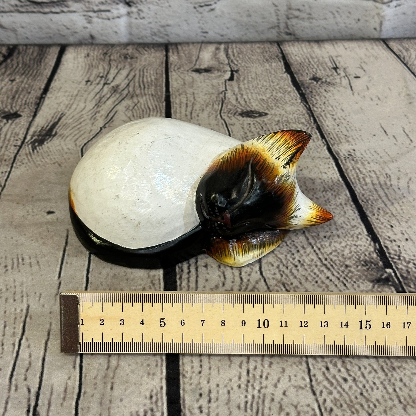 14cm Siamese Style Painted Wooden Hand Carved Snoozing Cat Sleeping Cat Wooden