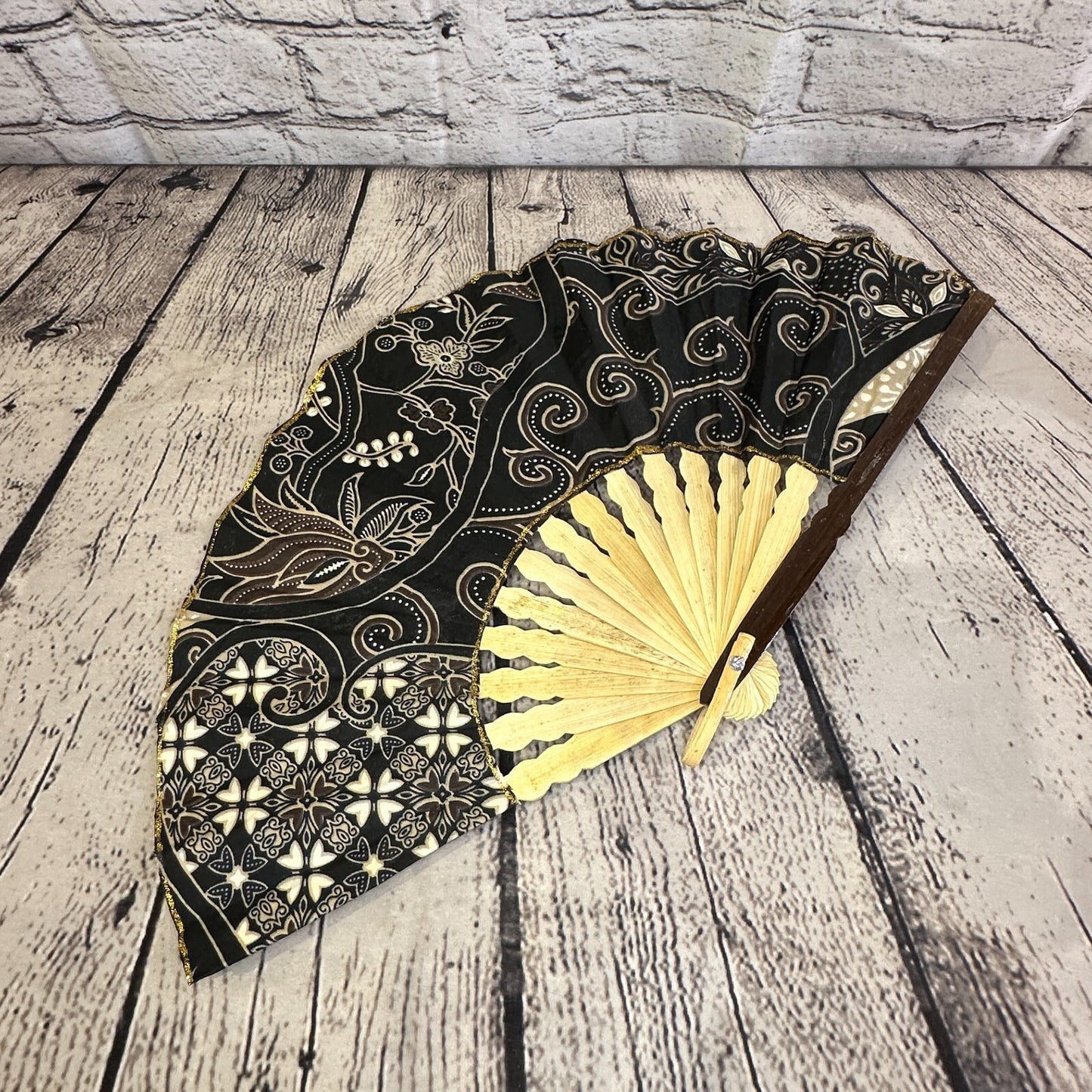 45cm x 25cm Handheld Folding Fans Fabric Fan Bamboo Dance Party Wedding Cosplay