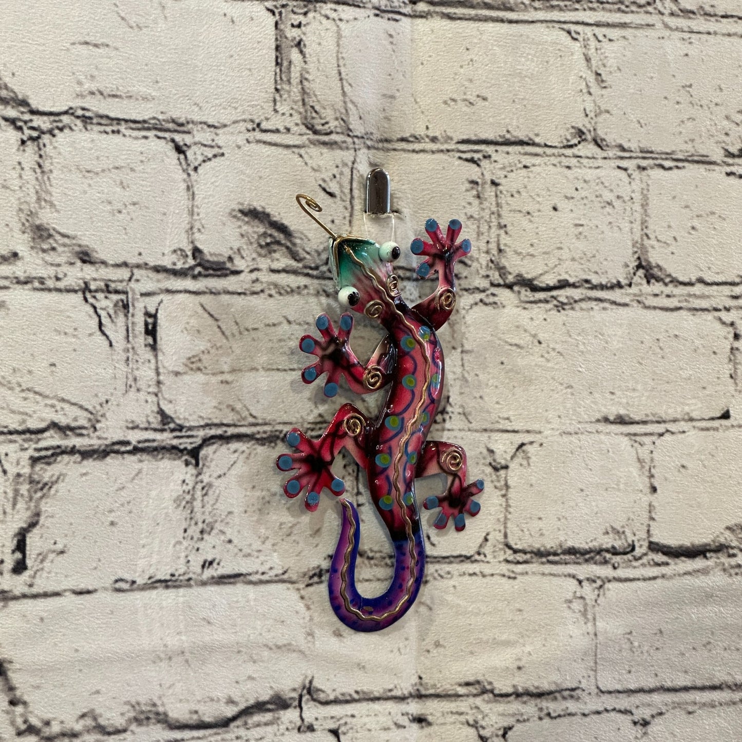 15cm x 8cm Pink Gecko Lizard Metal Tin Wall Hanging Ornament Painted Statue