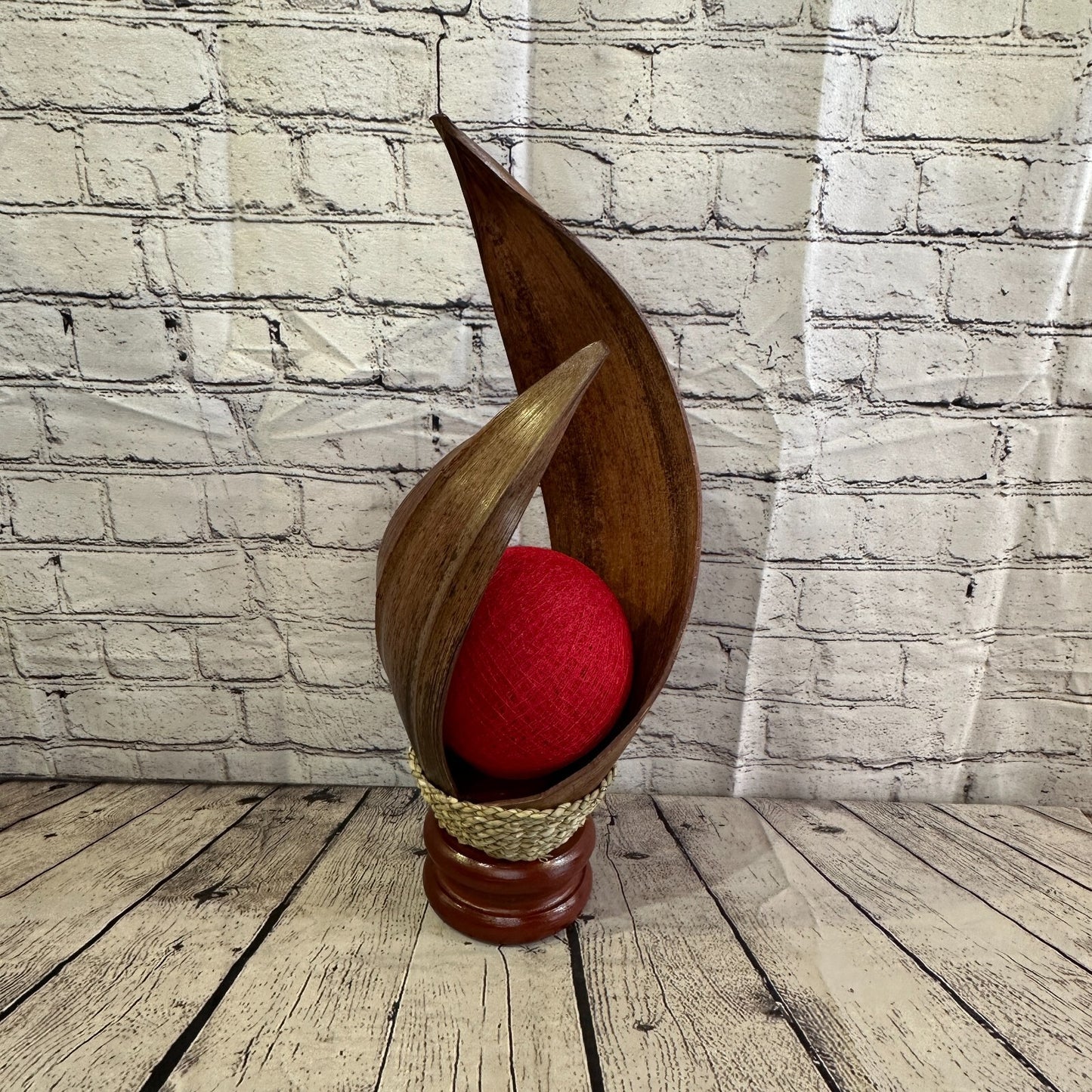 Red Light Brown Natural 55cm Tall Leaf Lamp Twist LED UK Mains Plug Design 2