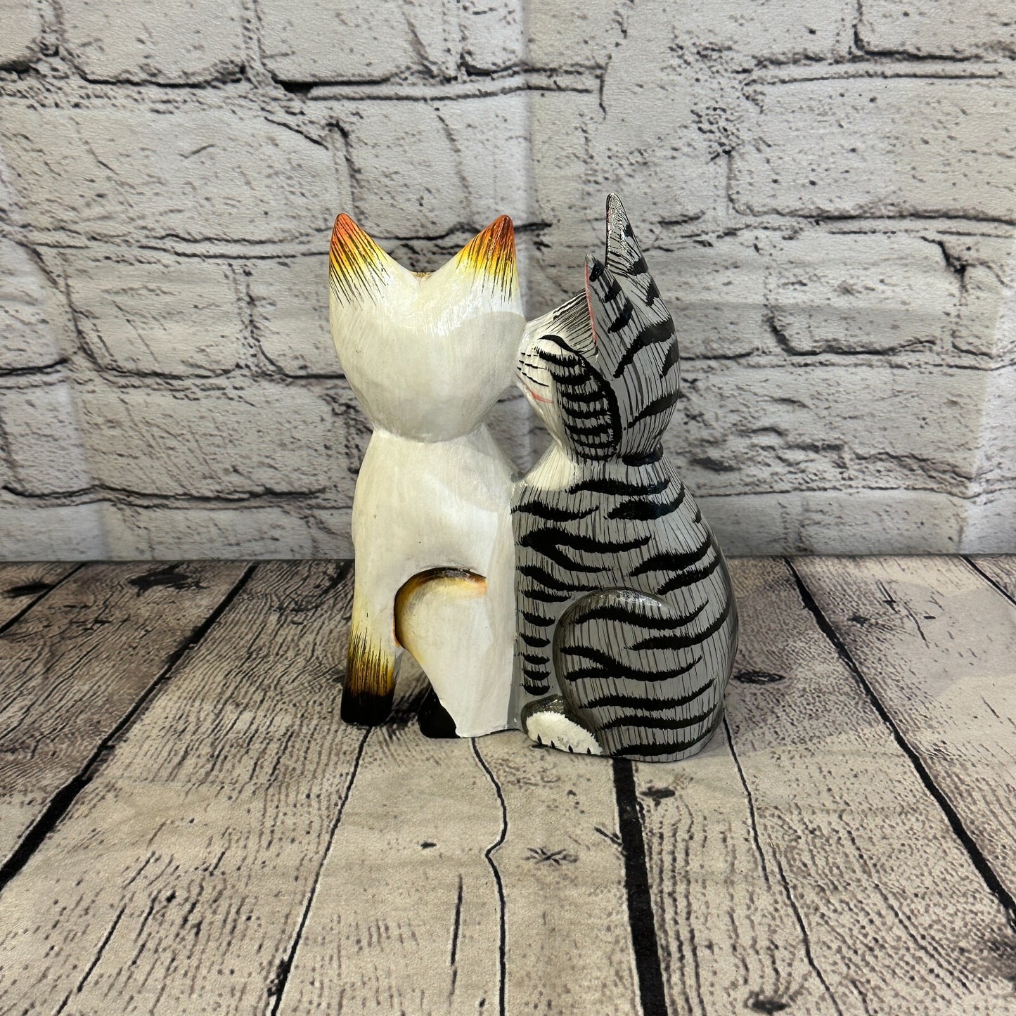 20cm x 15cm Siamese / Grey Style Painted Wooden Hand Carved Kissing Cat Wooden