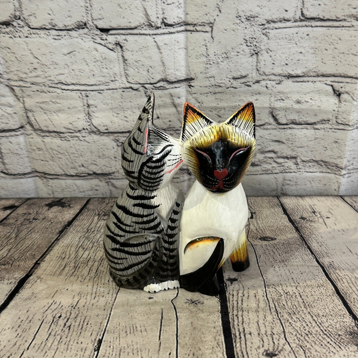 20cm x 15cm Siamese / Grey Style Painted Wooden Hand Carved Kissing Cat Wooden