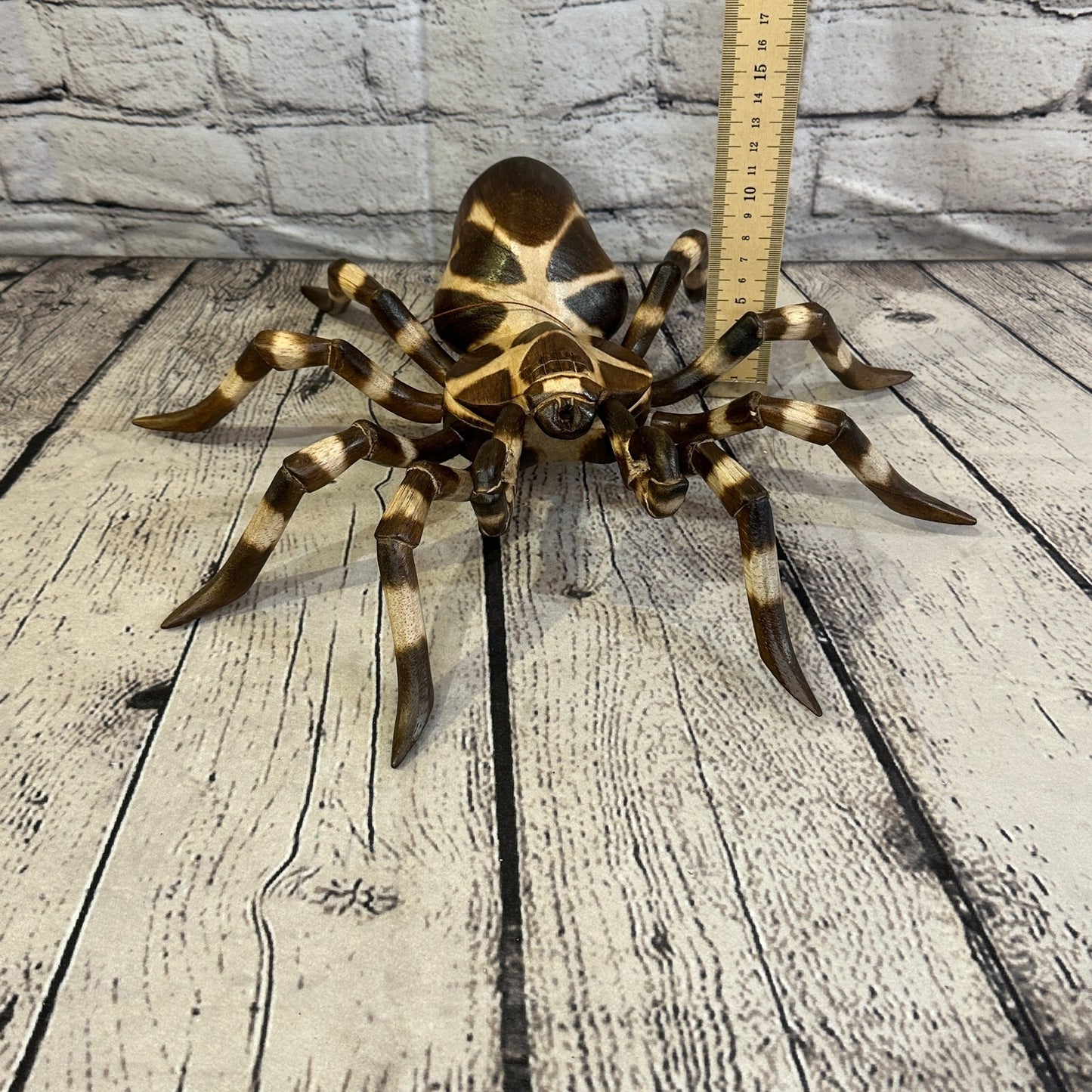 30cm x 25cm Wooden Spider Carving Hand Carved Walking Spider Tarantula Statue