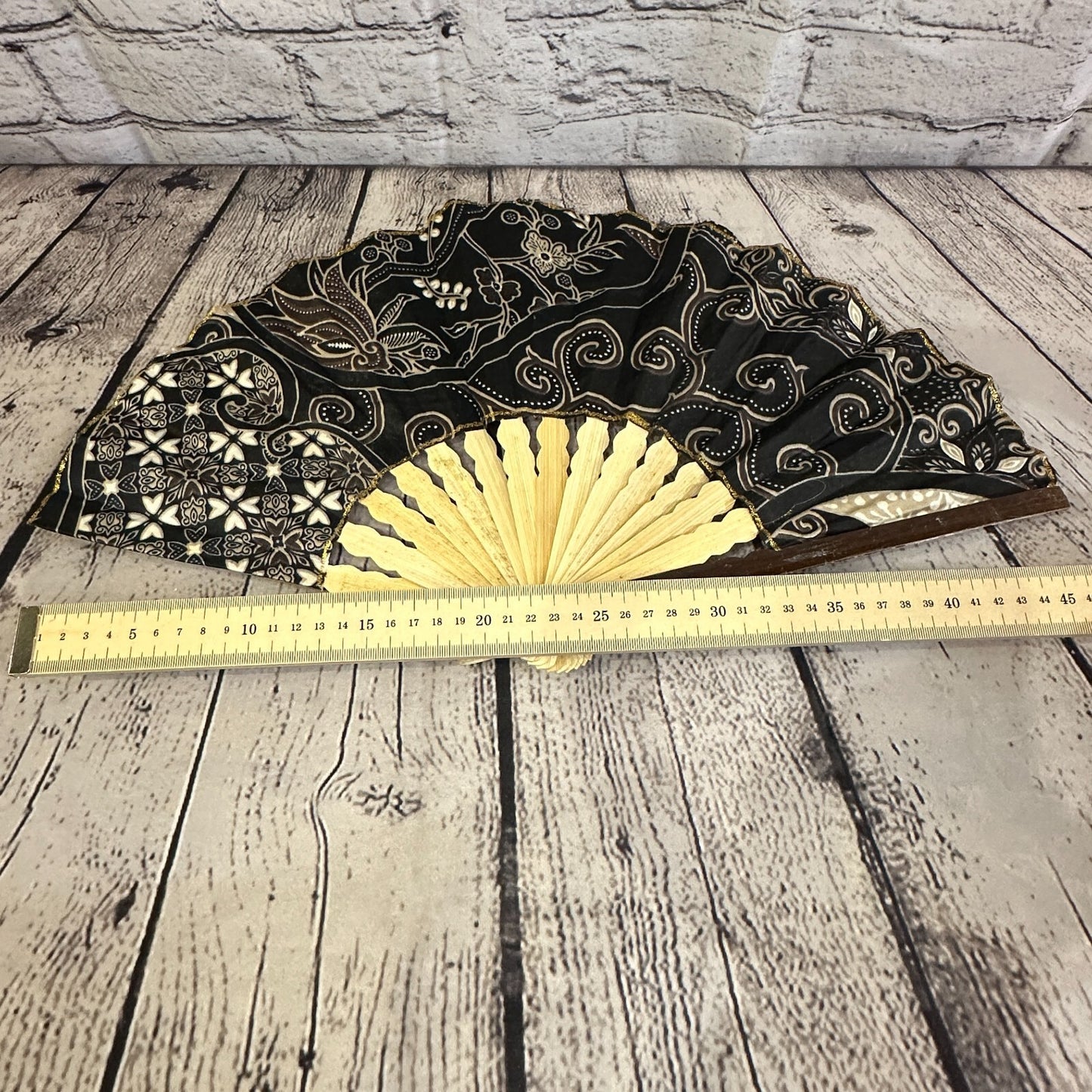 45cm x 25cm Handheld Folding Fans Fabric Fan Bamboo Dance Party Wedding Cosplay