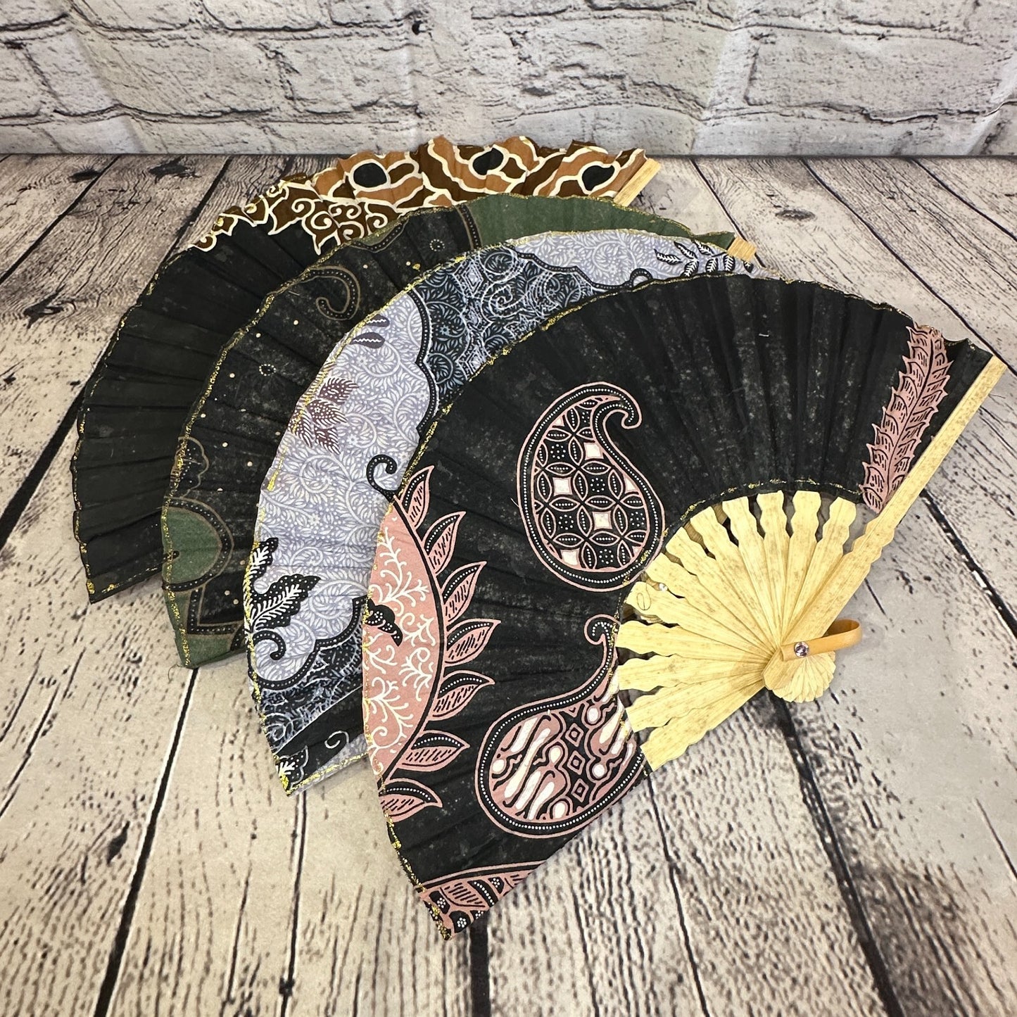45cm x 25cm Handheld Folding Fans Fabric Fan Bamboo Dance Party Wedding Cosplay