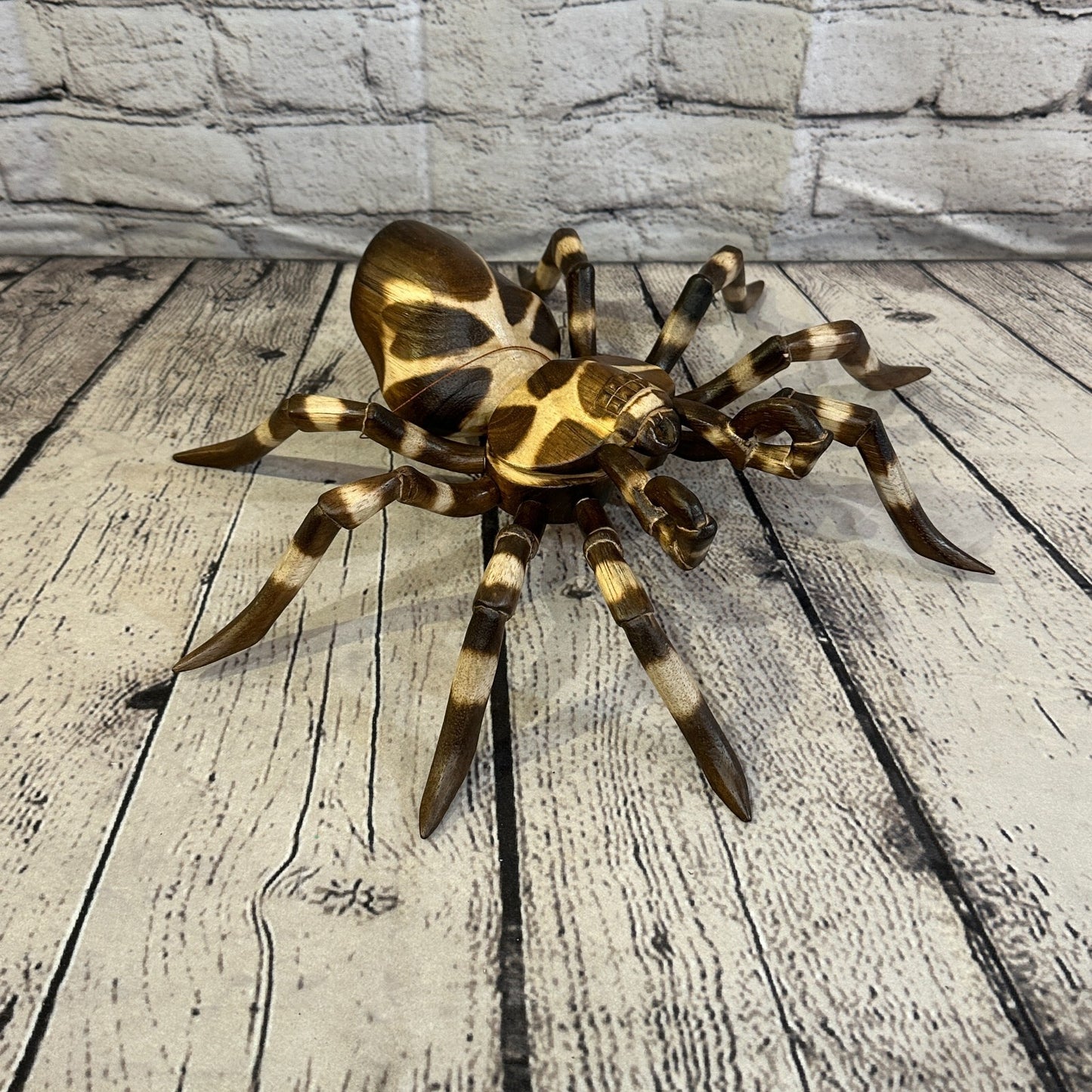 30cm x 25cm Wooden Spider Carving Hand Carved Walking Spider Tarantula Statue