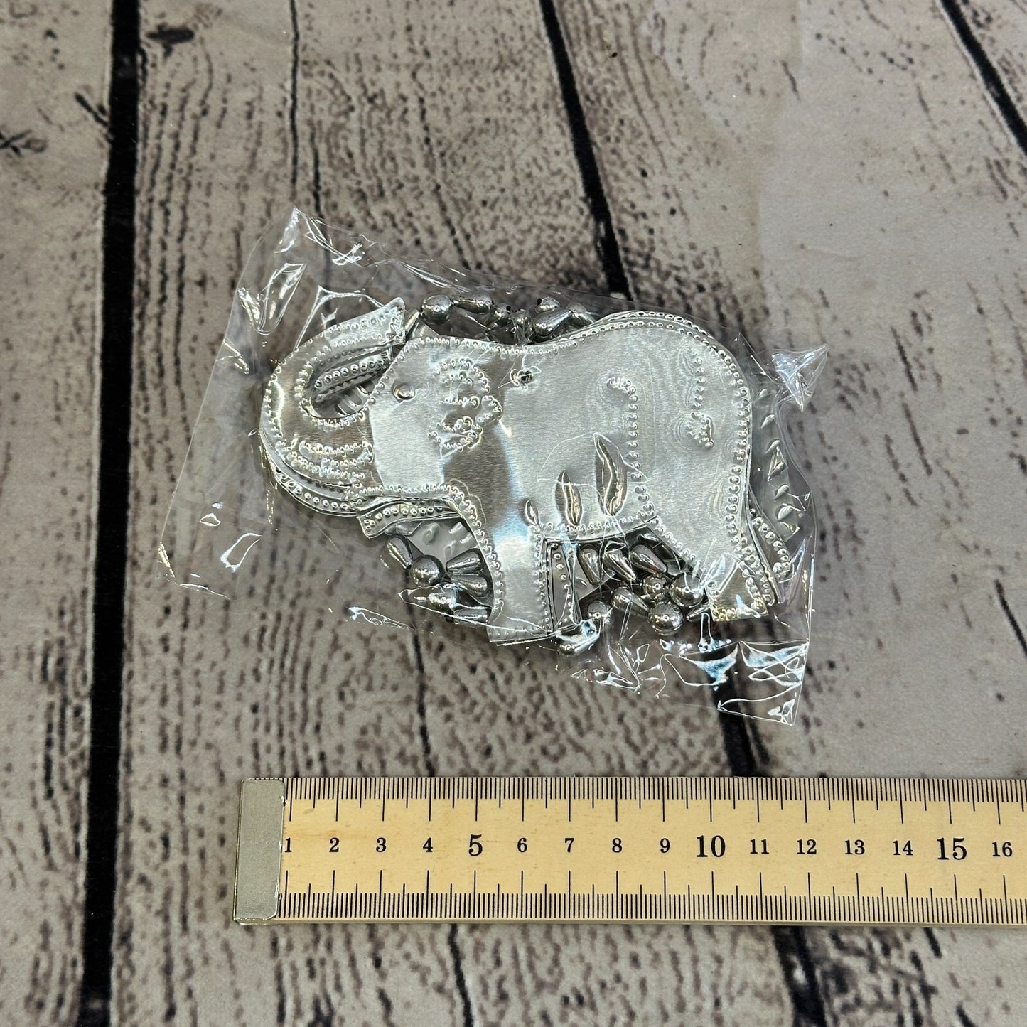 Aluminium Stamped Sitting Elephant String Wall Hangings Home Decoration