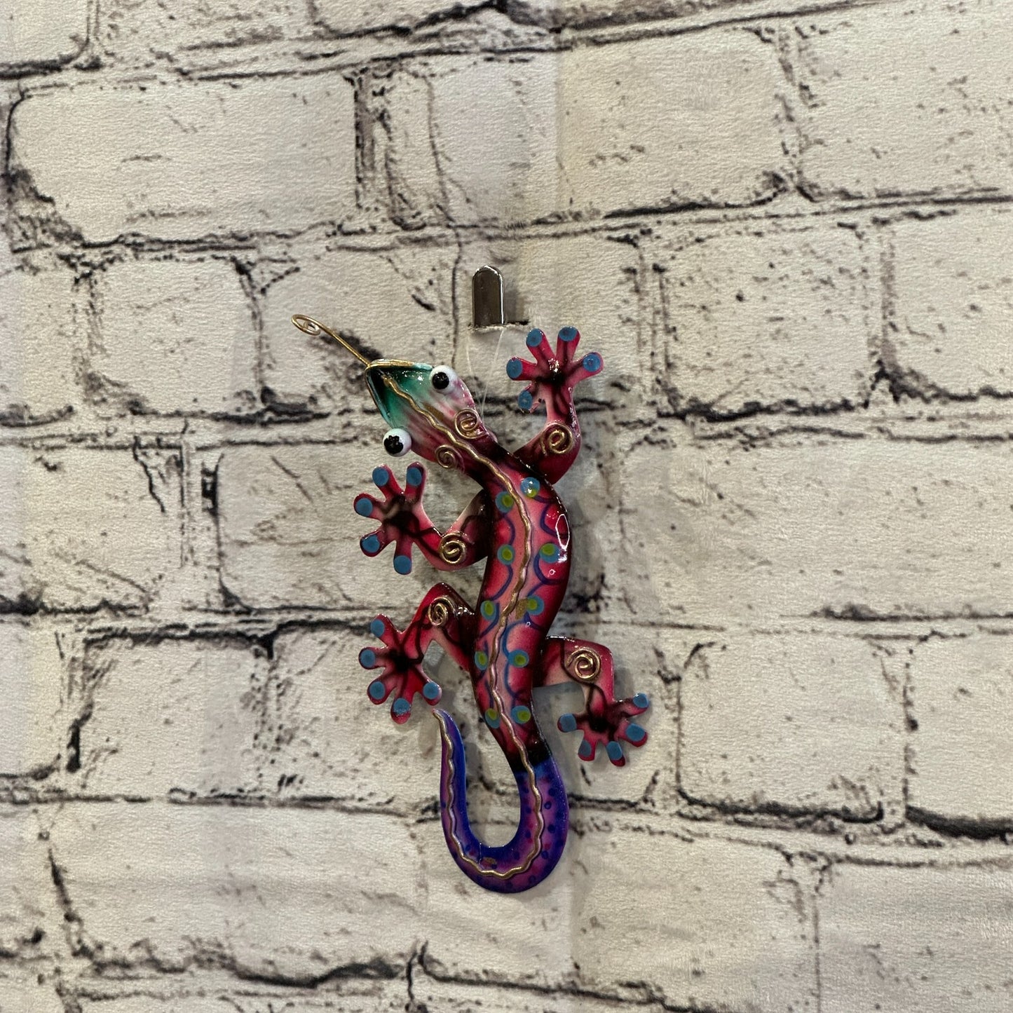 15cm x 8cm Pink Gecko Lizard Metal Tin Wall Hanging Ornament Painted Statue