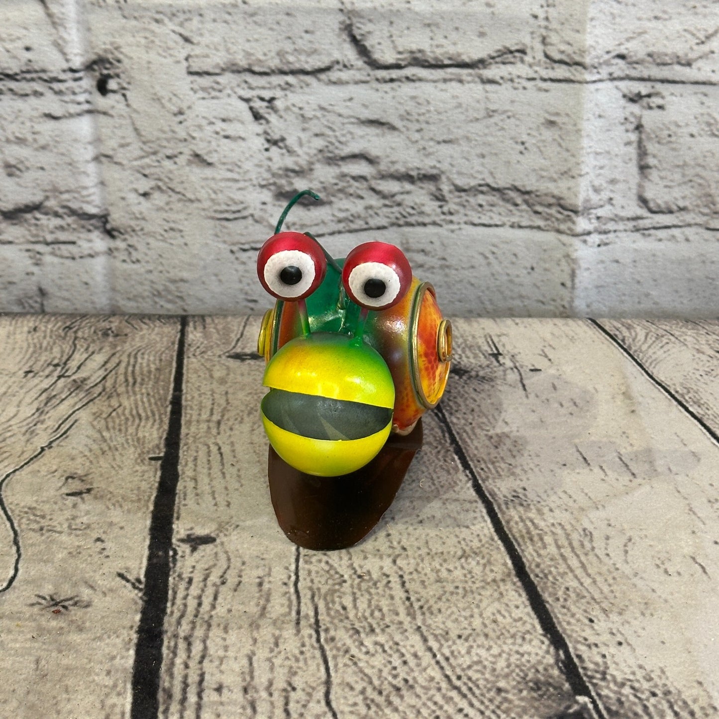 10cm x 10cm Green Snail Bug Cartoon Hanging Hook Ornament Painted Statue