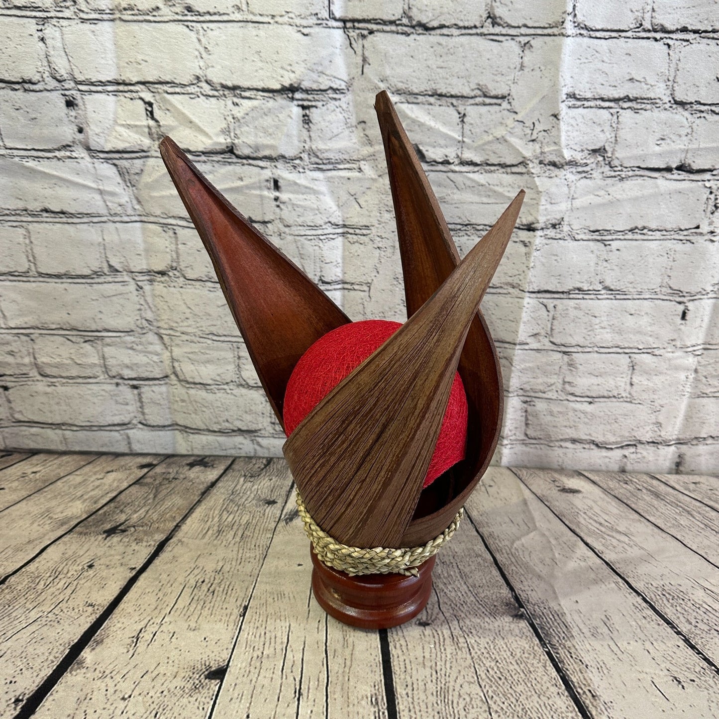Red Light Brown Natural 40cm Tall Leaf Lamp Twist LED UK Mains Plug Design 1