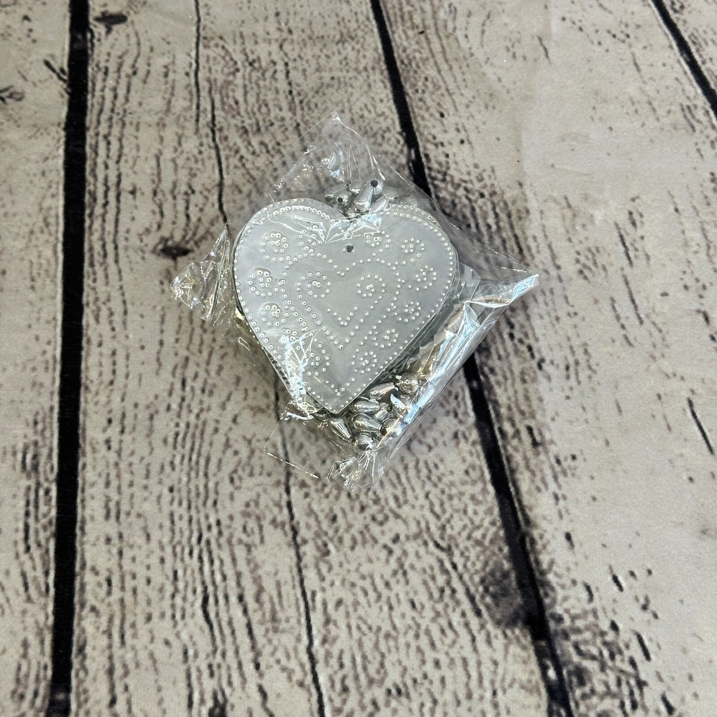 Aluminium Stamped Sitting Heart String Wall Hangings Home Decoration
