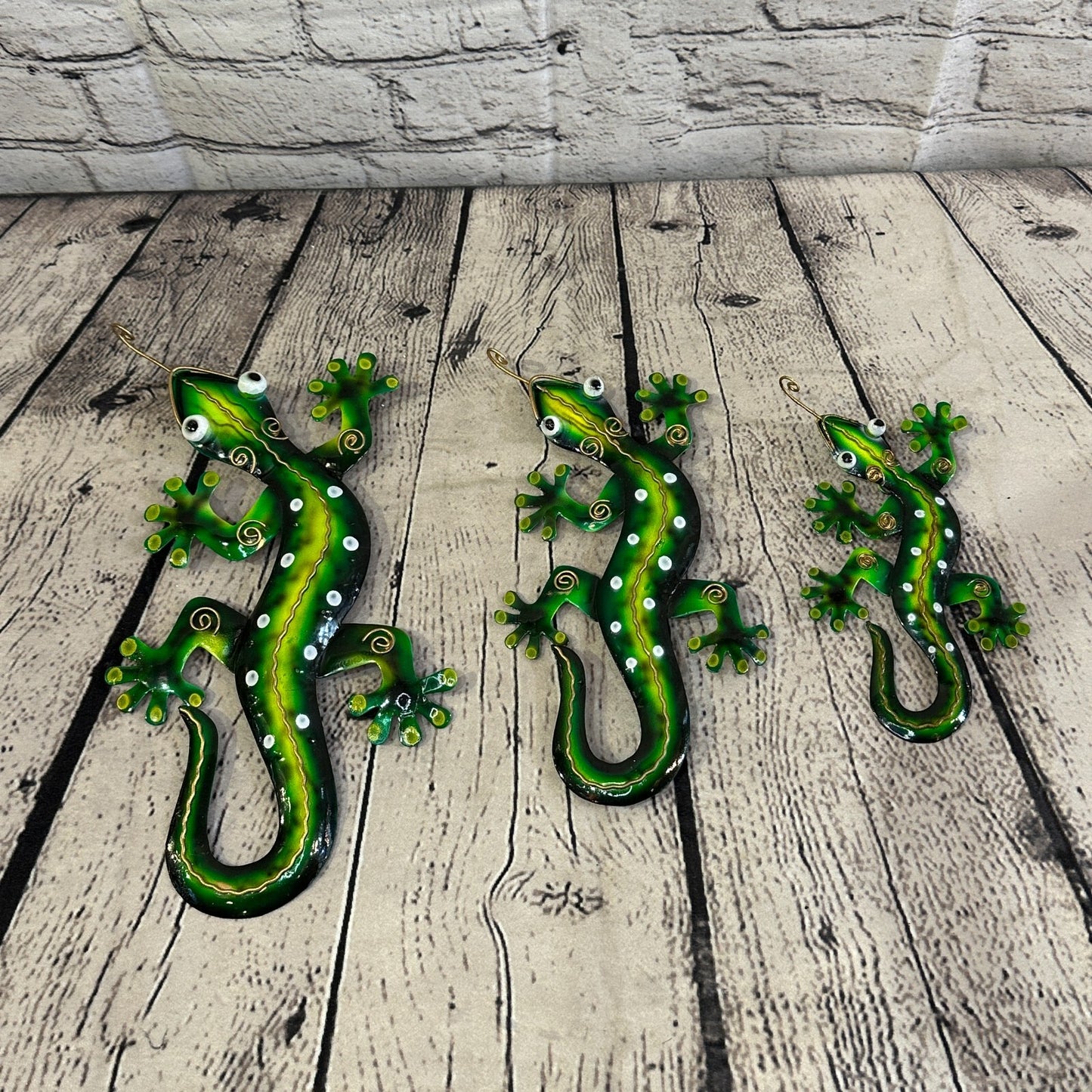 25cm x 12cm Green Gecko Lizard Metal Tin Wall Hanging Ornament Painted Statue