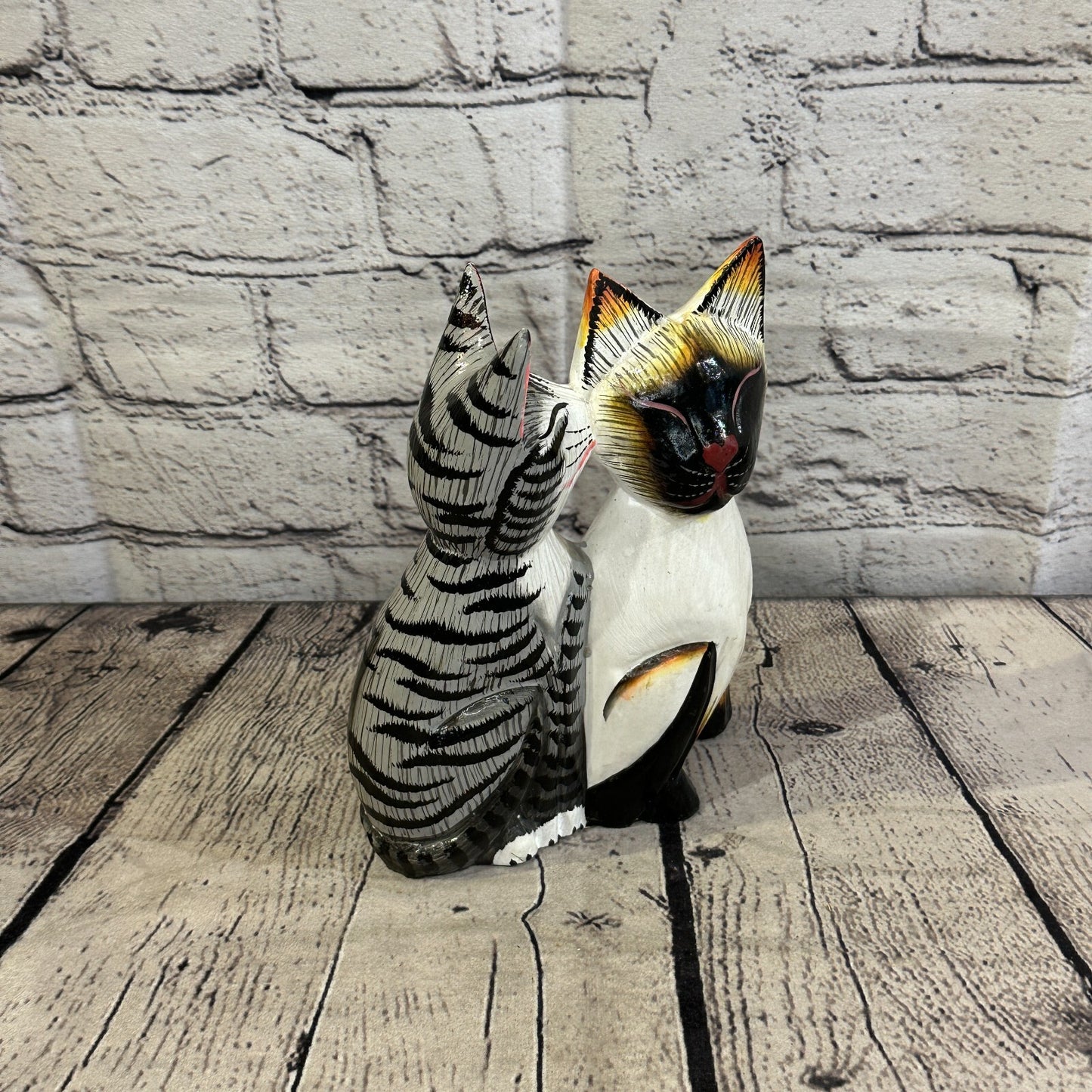 20cm x 15cm Siamese / Grey Style Painted Wooden Hand Carved Kissing Cat Wooden