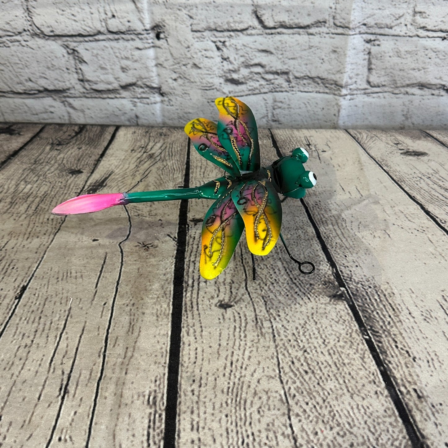 20cm x 15cm Green Dragonfly Bug Metal Tin Wall Hanging Ornament Painted Statue