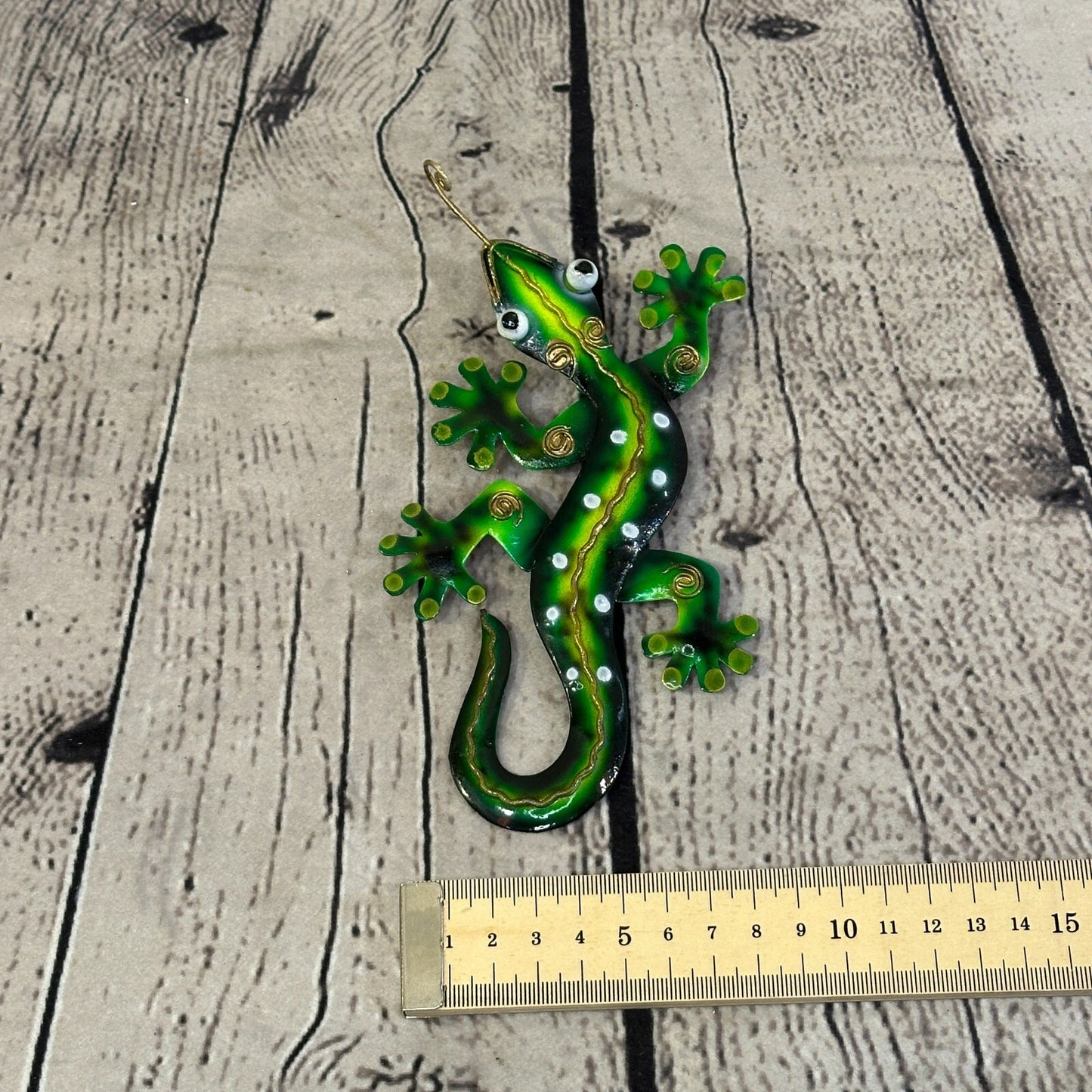 15cm x 8cm Green Gecko Lizard Metal Tin Wall Hanging Ornament Painted Statue