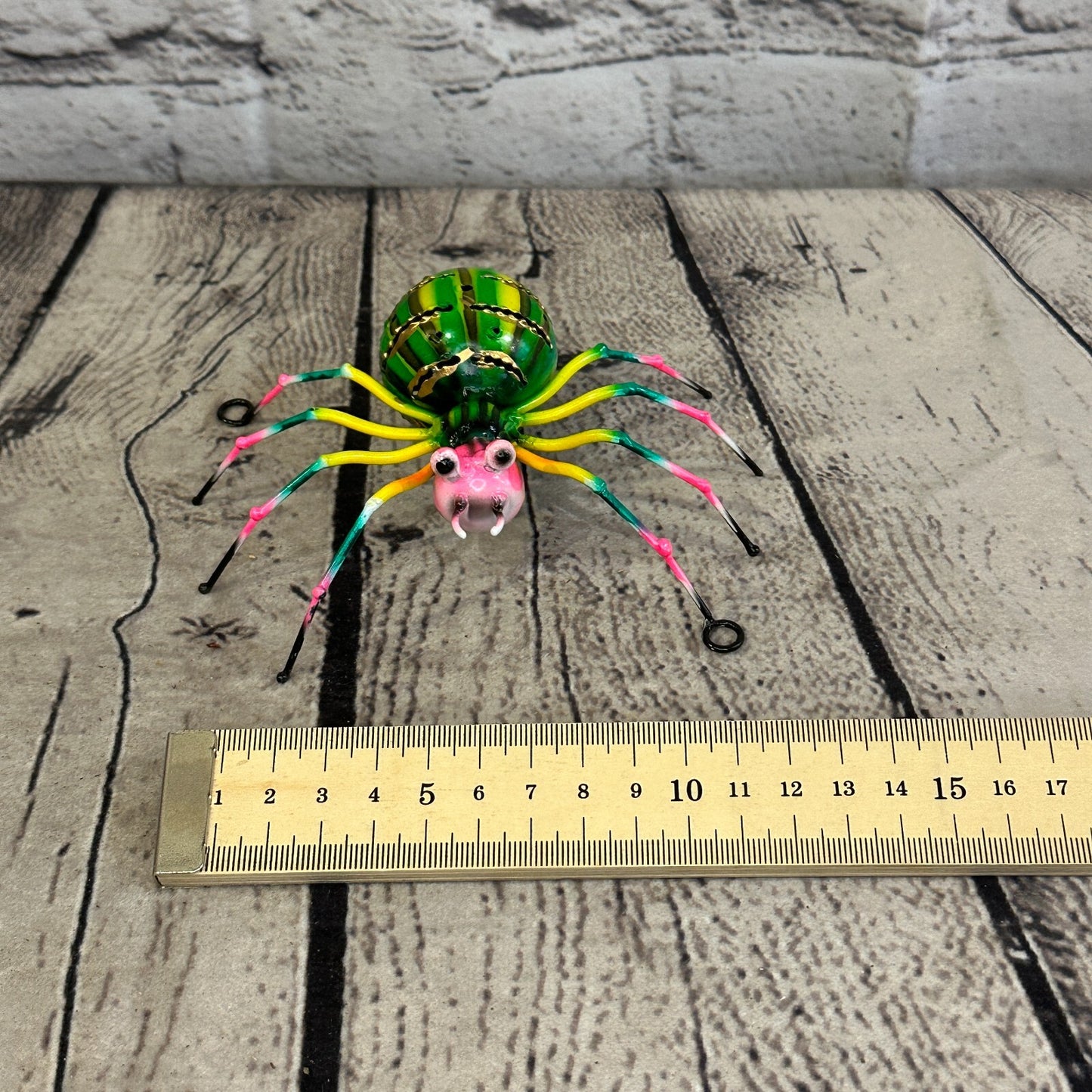 12cm x 8cm Green Pink Spider Bug Metal Tin Wall Hanging Ornament Painted Statue