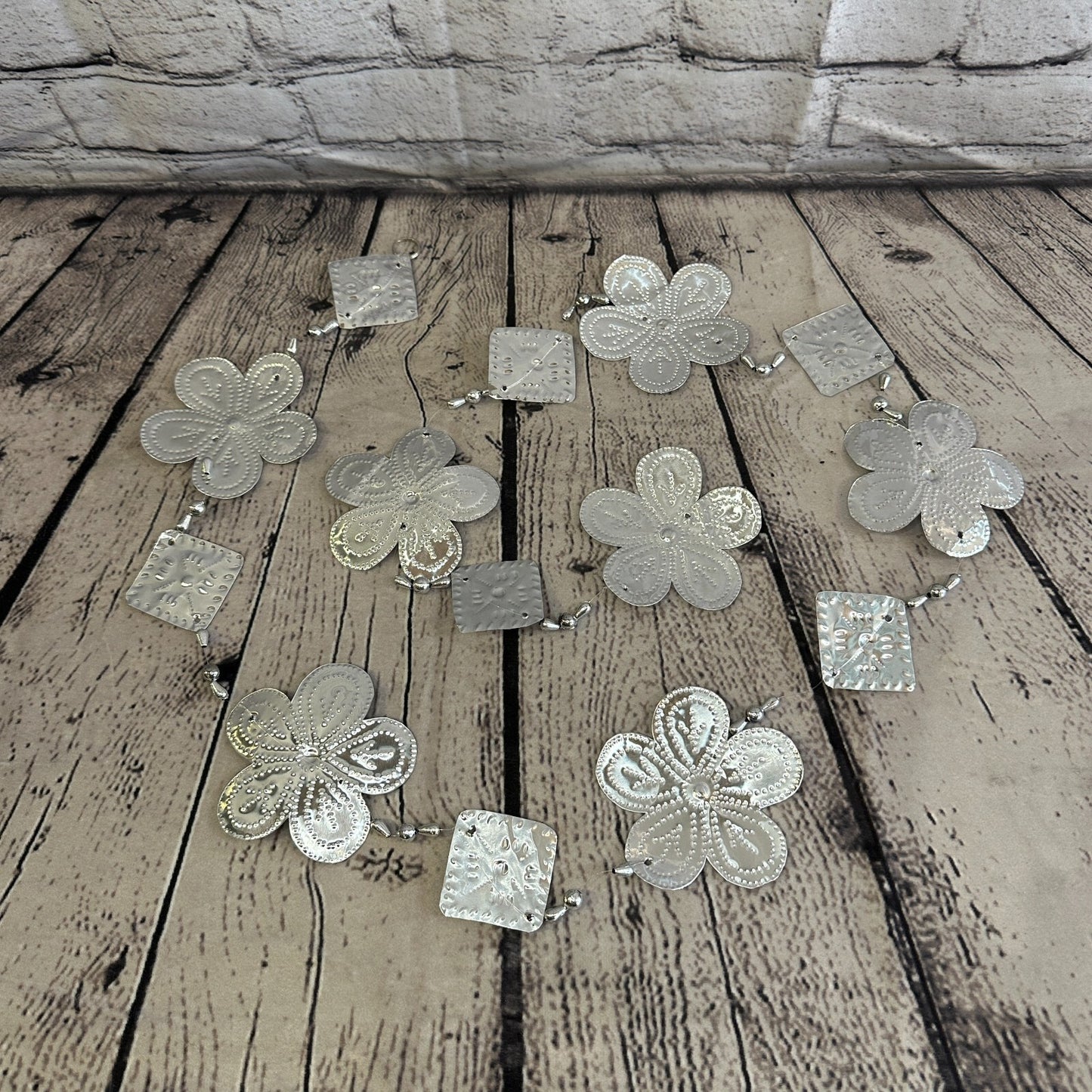 Aluminium Stamped Sitting Flower String Wall Hangings Home Decoration