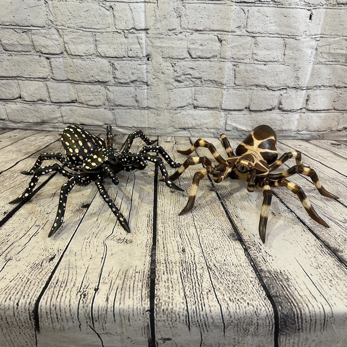40cm x 35cm Wooden Spider Carving Hand Carved Walking Spider Tarantula Statue