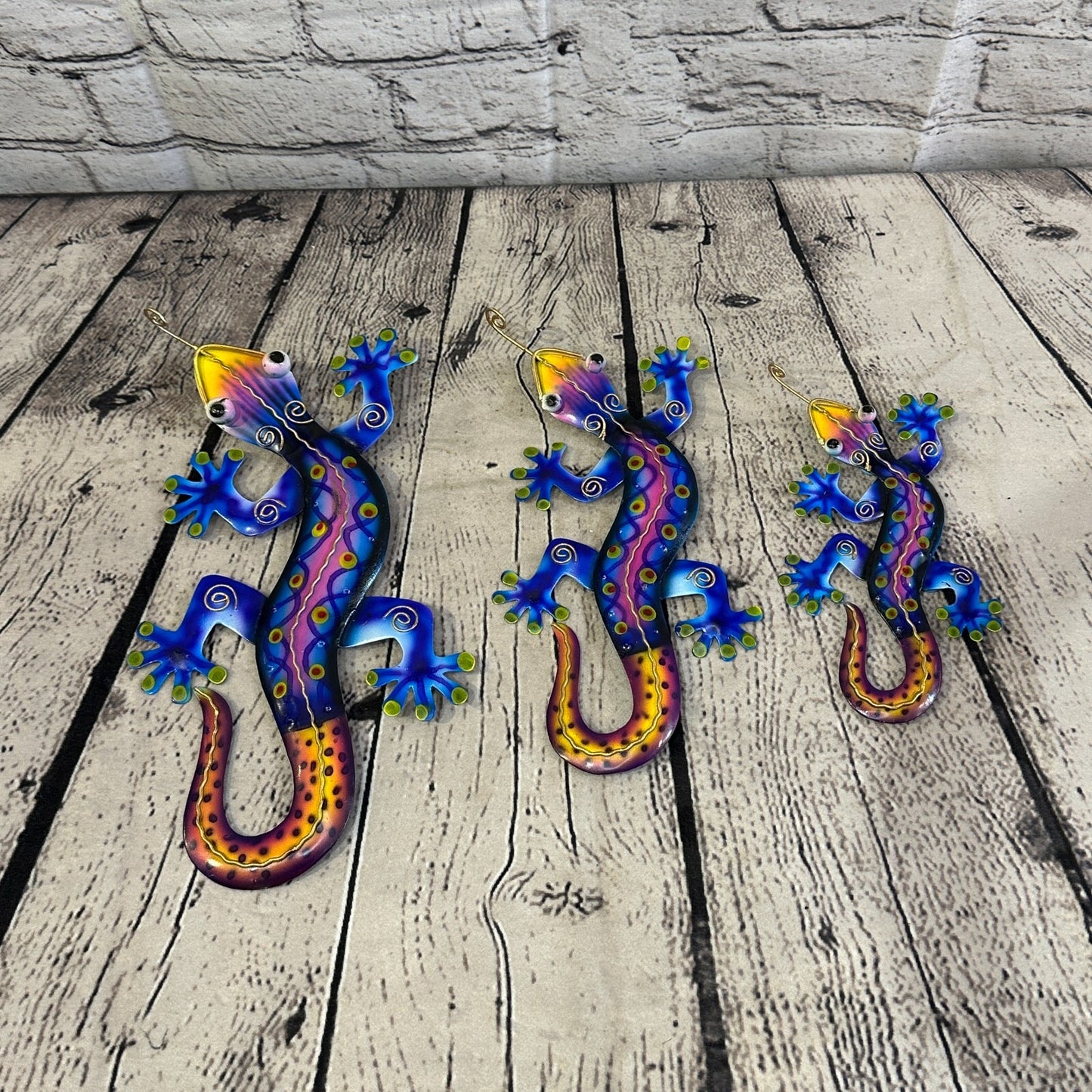 25cm x 12cm Blue Gecko Lizard Metal Tin Wall Hanging Ornament Painted Statue