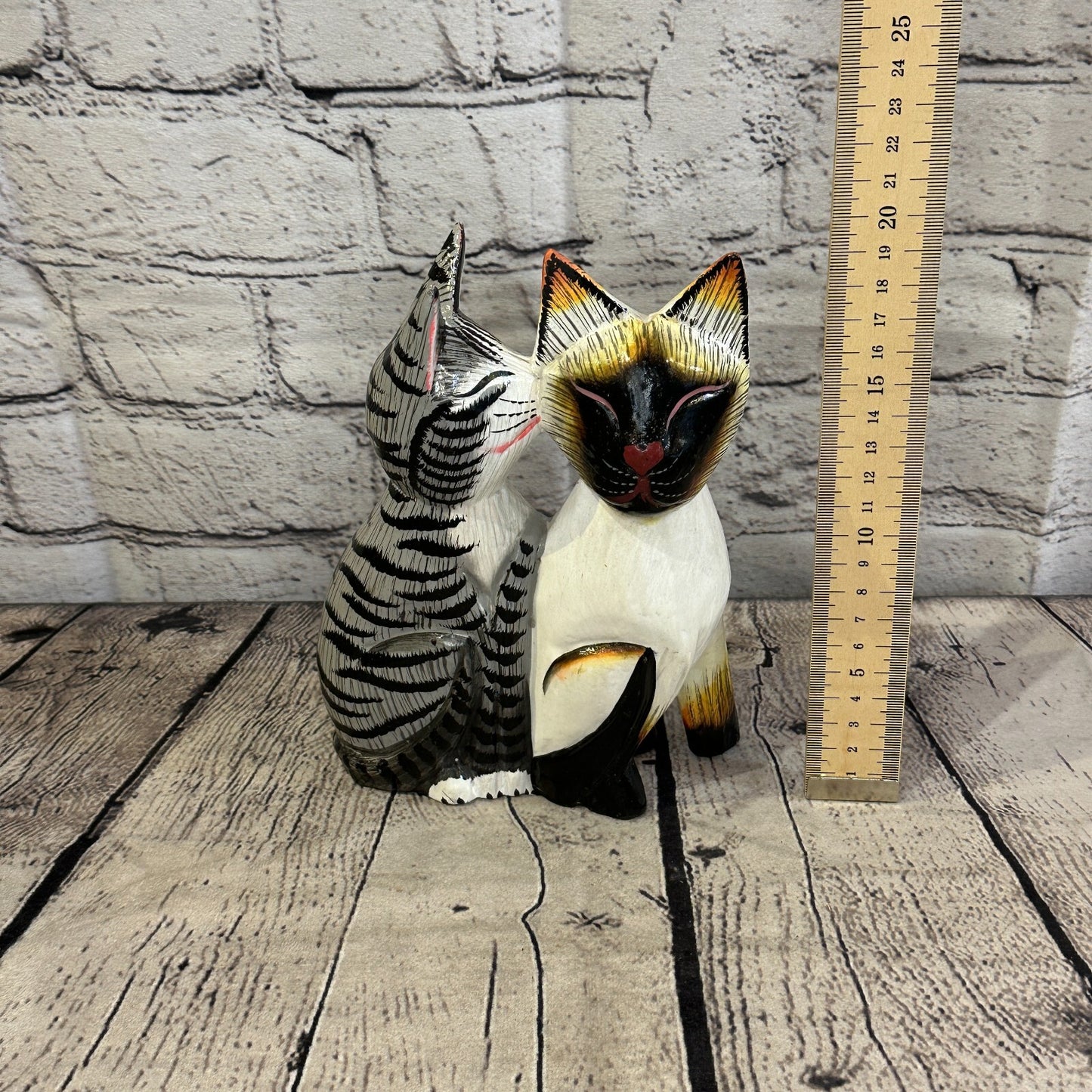 20cm x 15cm Siamese / Grey Style Painted Wooden Hand Carved Kissing Cat Wooden