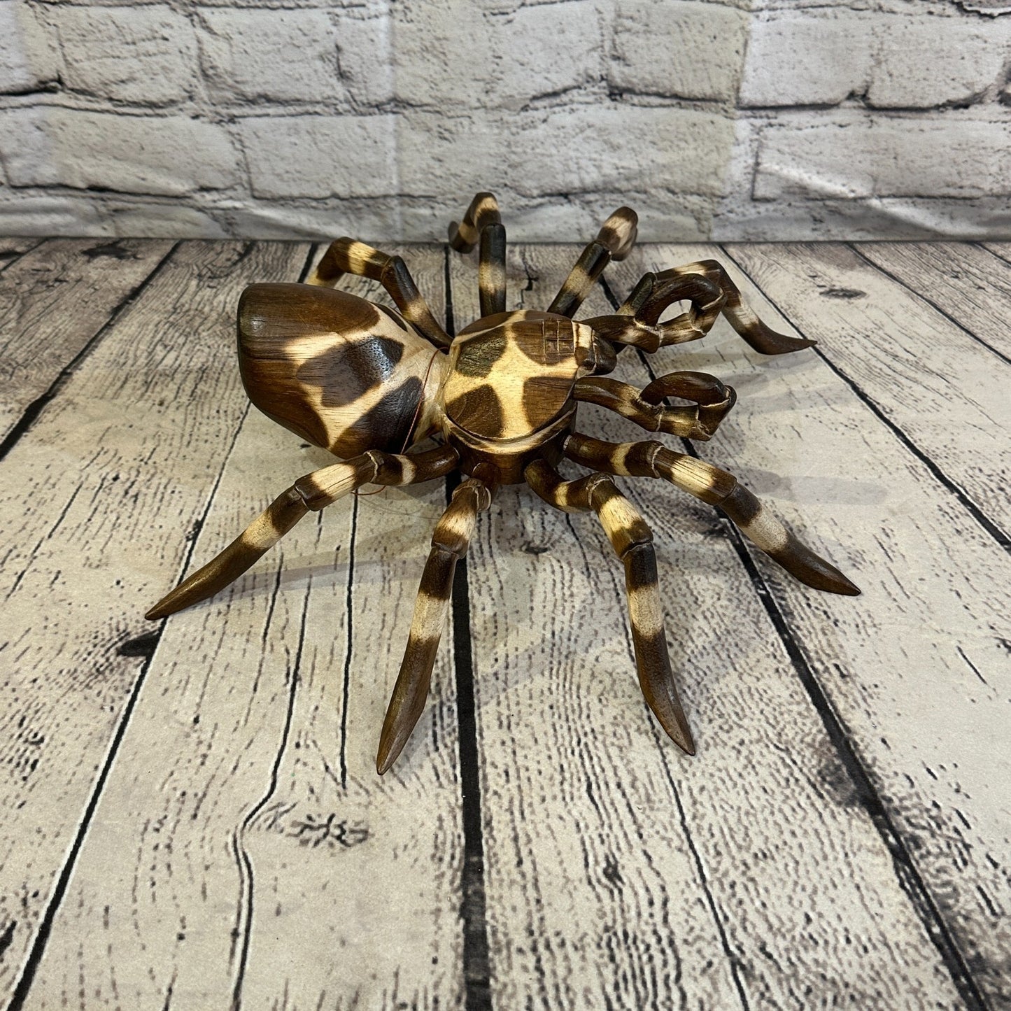 30cm x 25cm Wooden Spider Carving Hand Carved Walking Spider Tarantula Statue