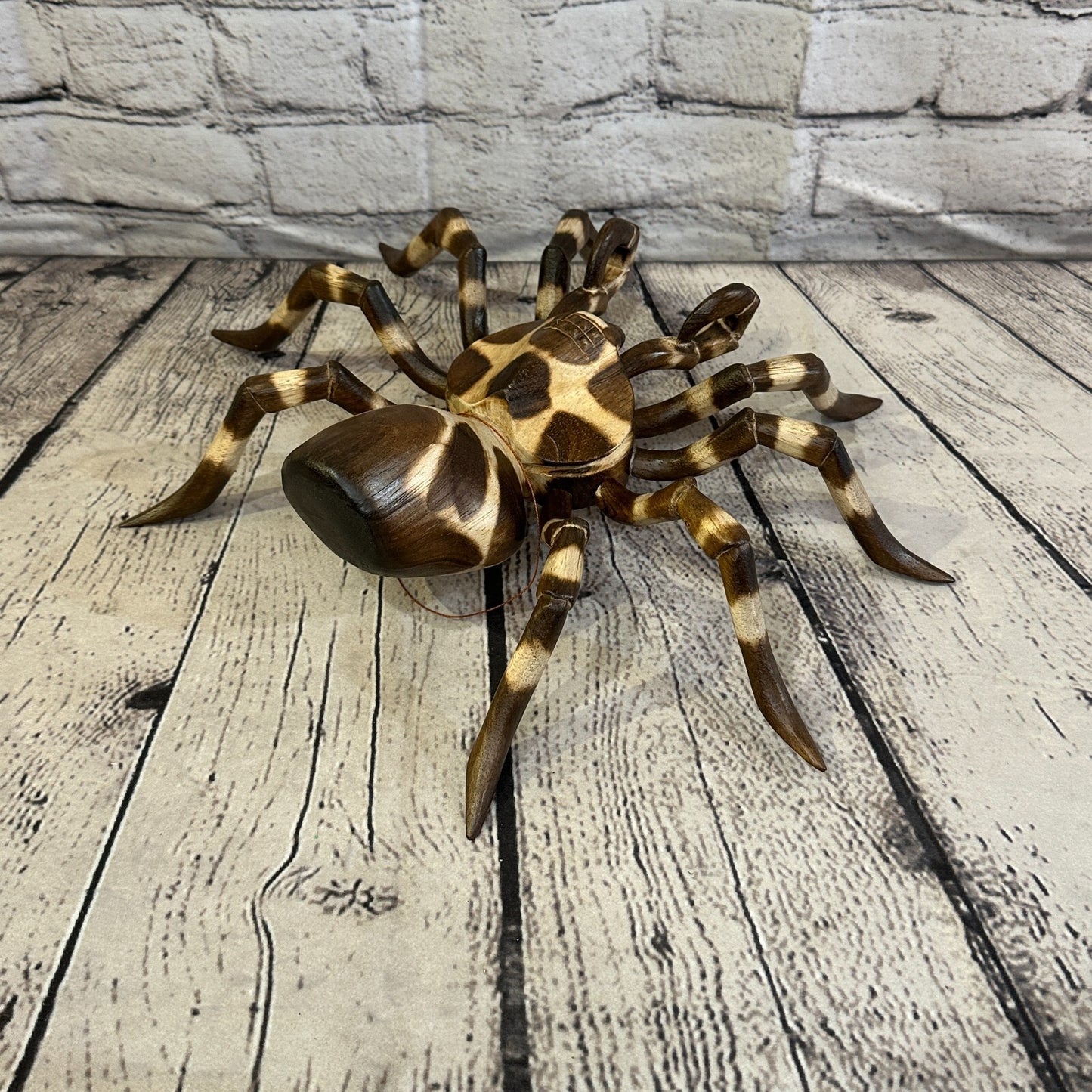 30cm x 25cm Wooden Spider Carving Hand Carved Walking Spider Tarantula Statue